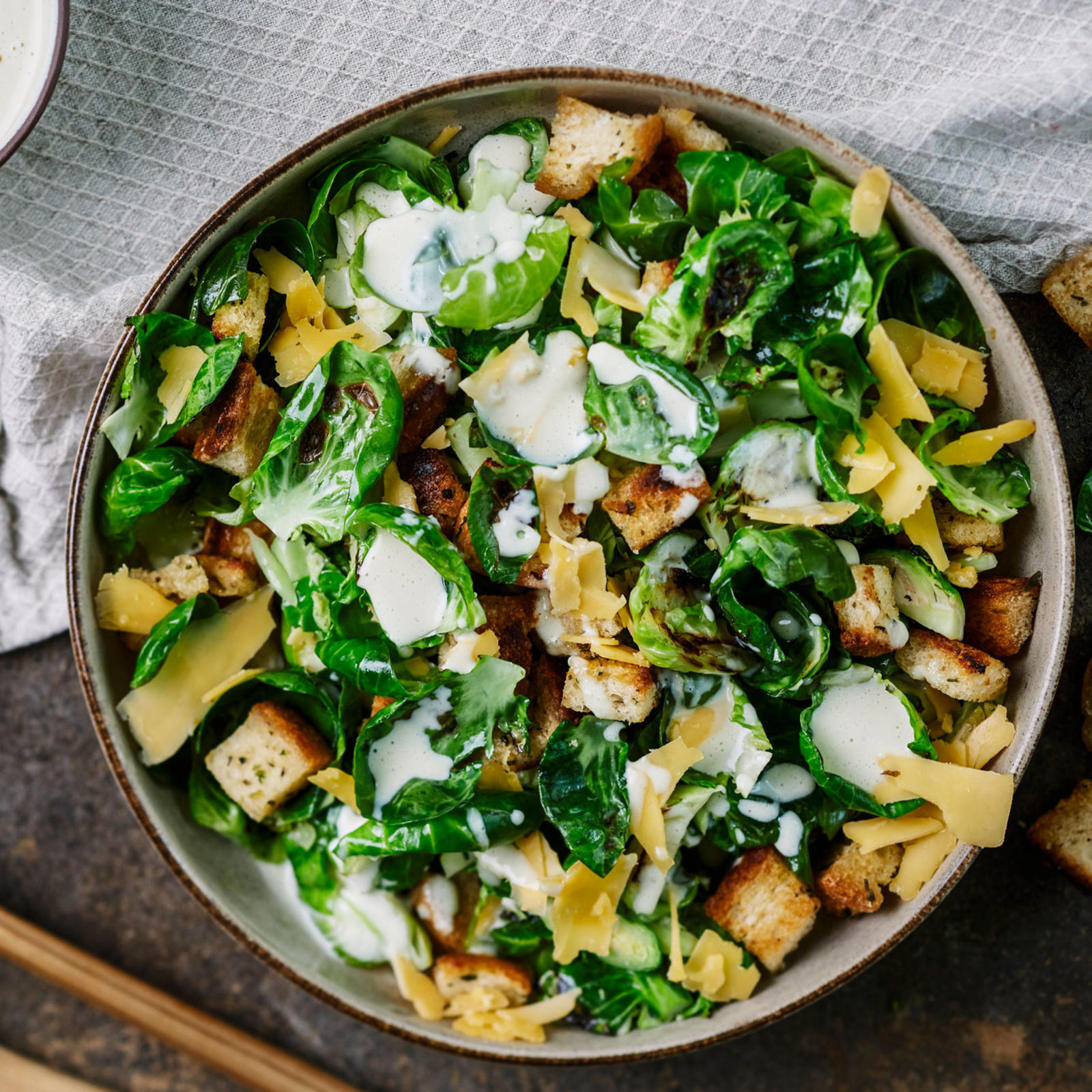 Caesarsalaatti ruusukaalista