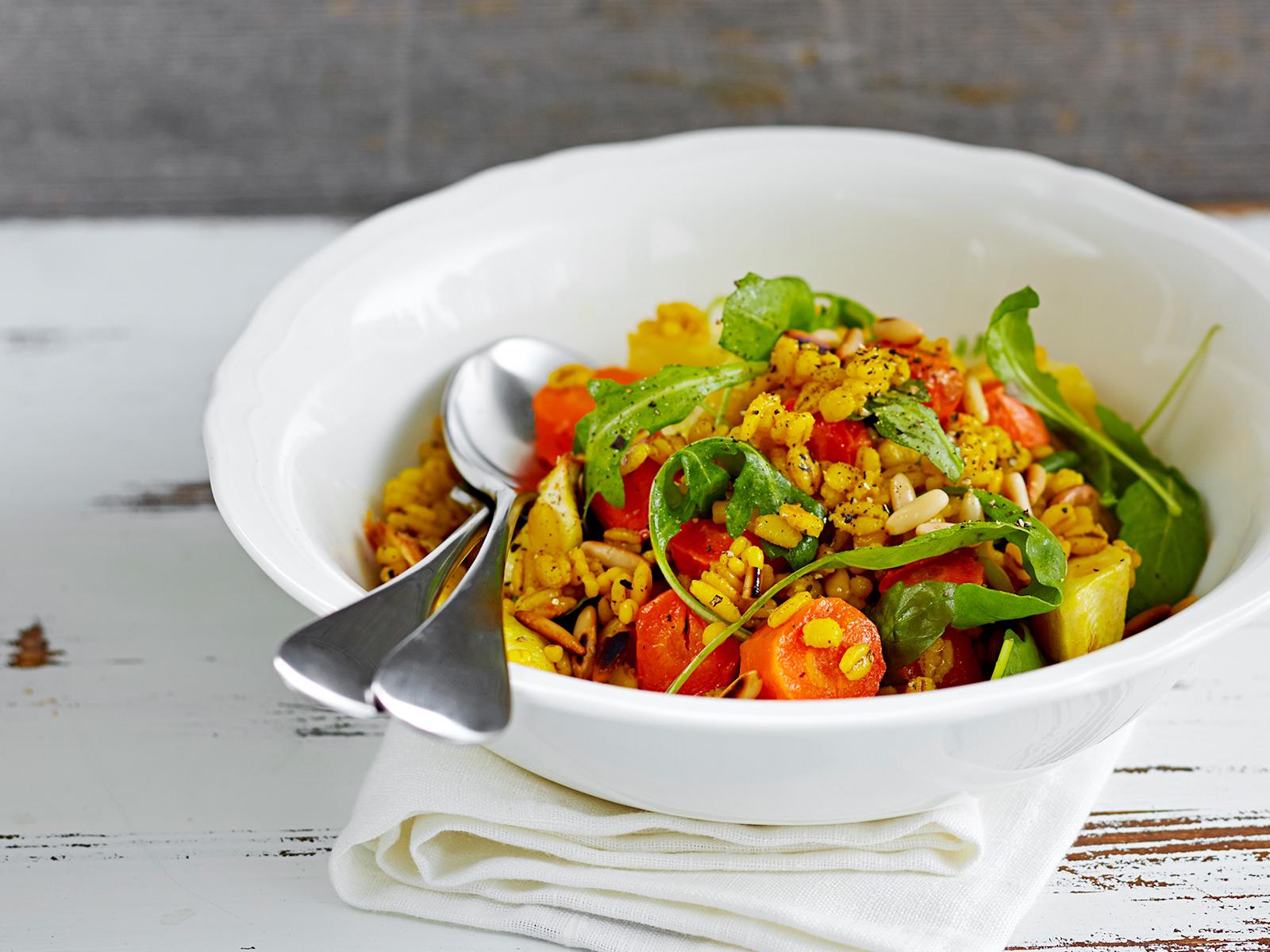 Keltainen ohra-juuressalaatti