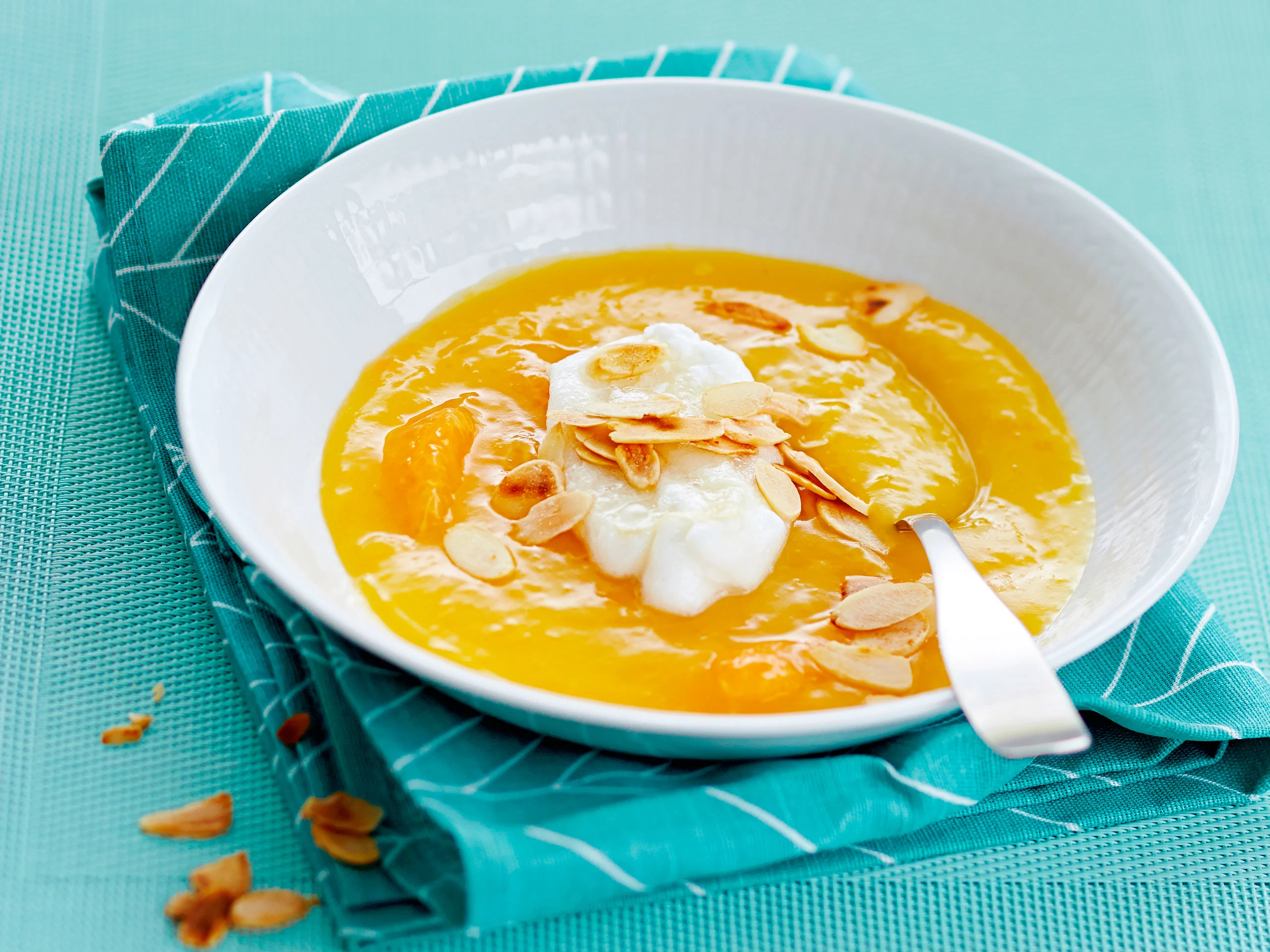 Appelsiinikeitto ja lumimuna