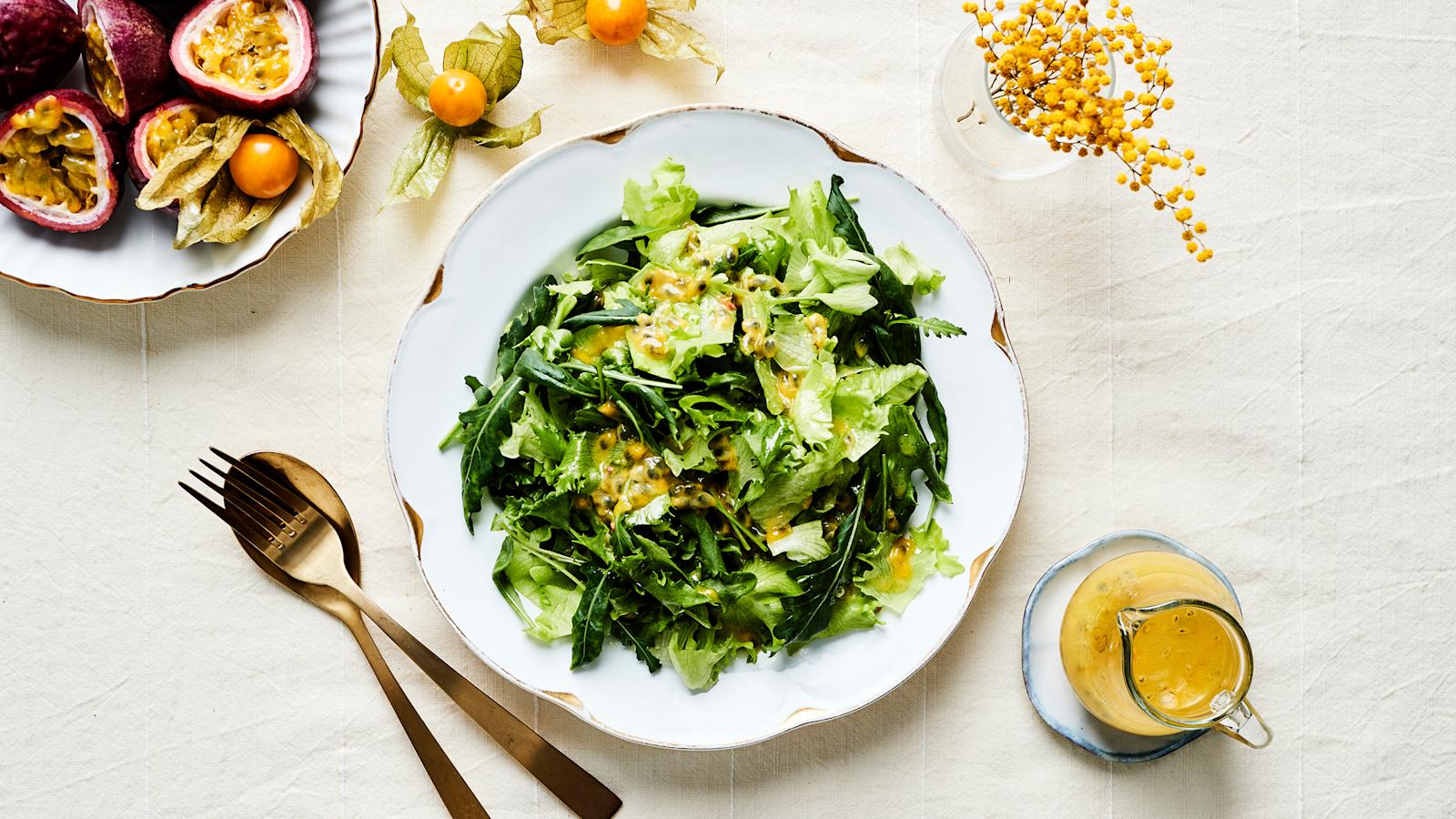 Vihersalaatti ja passionvinegretti