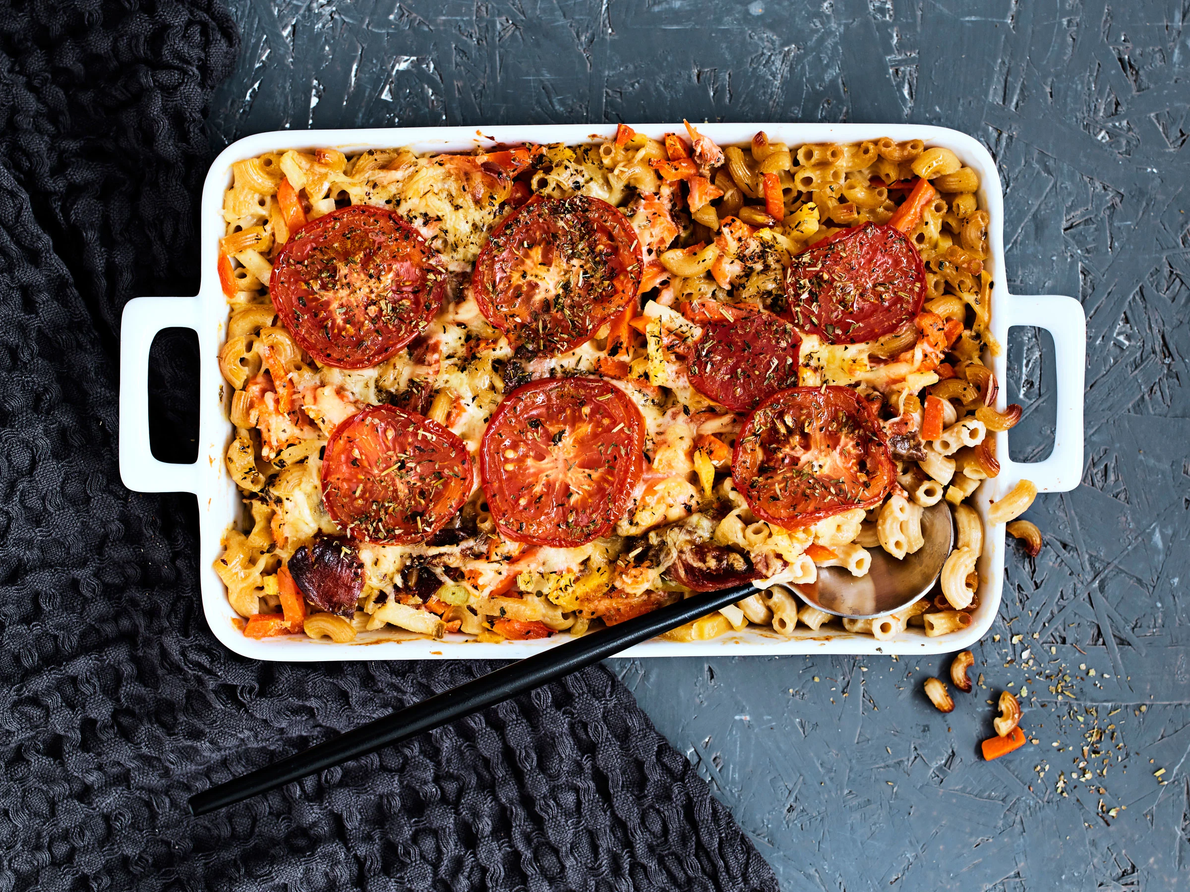 Maailman helpoin lohi-makaronilaatikko