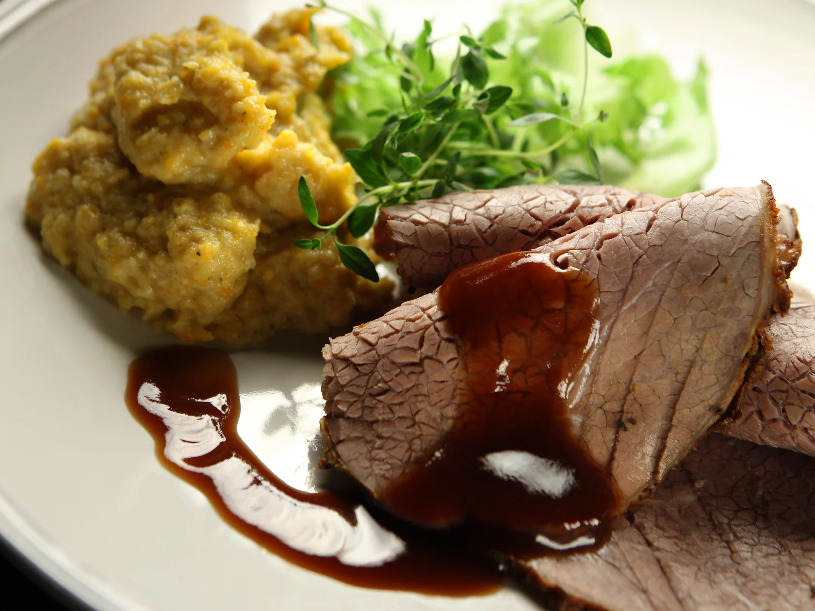 Naudan ulkopaisti uunissa