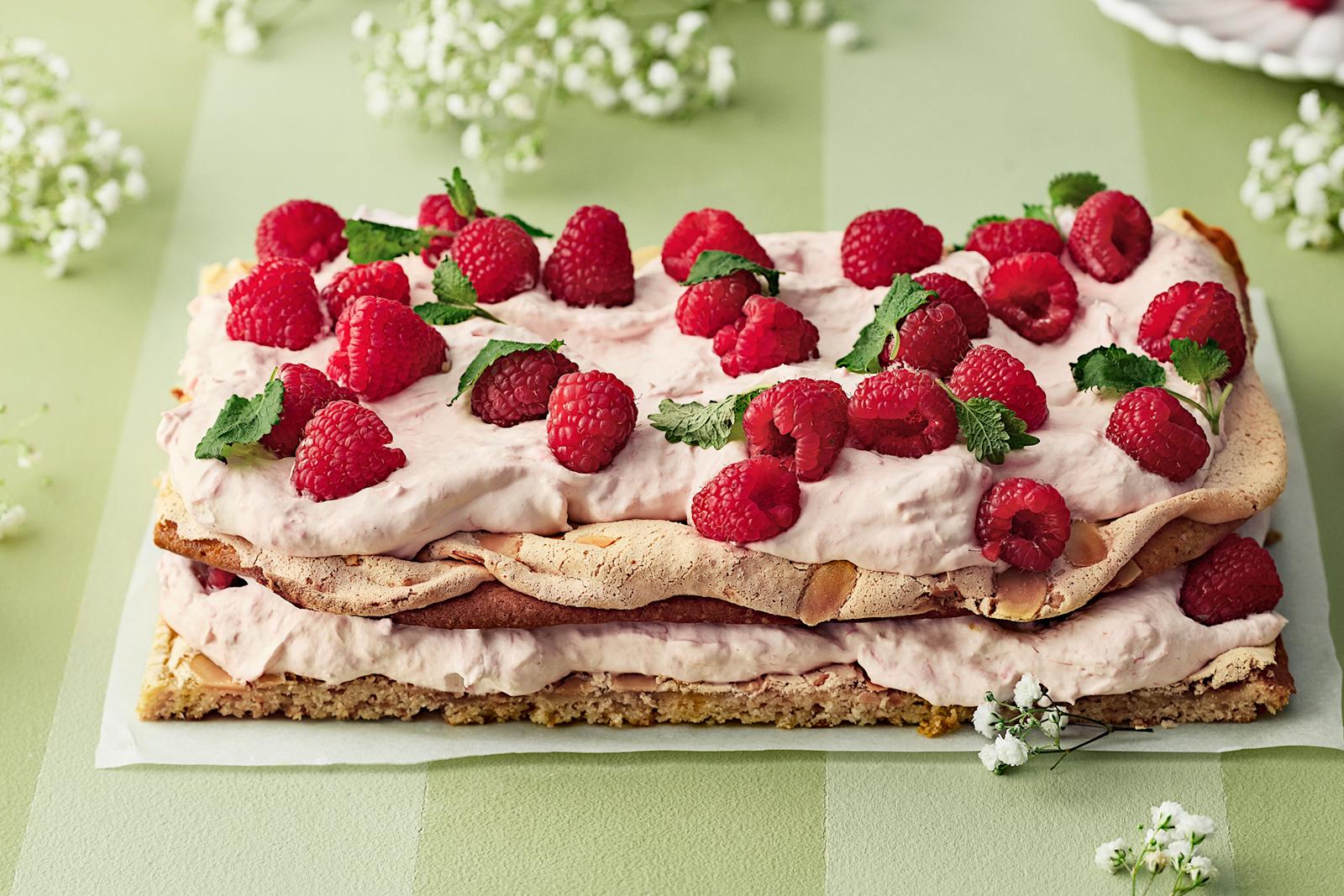 Vegaaninen raparperi-britakakku