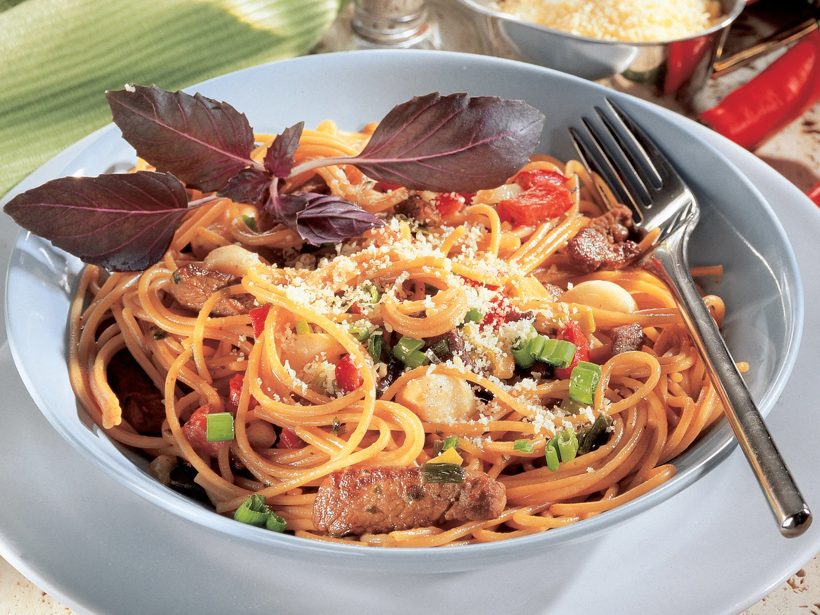 Spagettia ja naudanlihaa