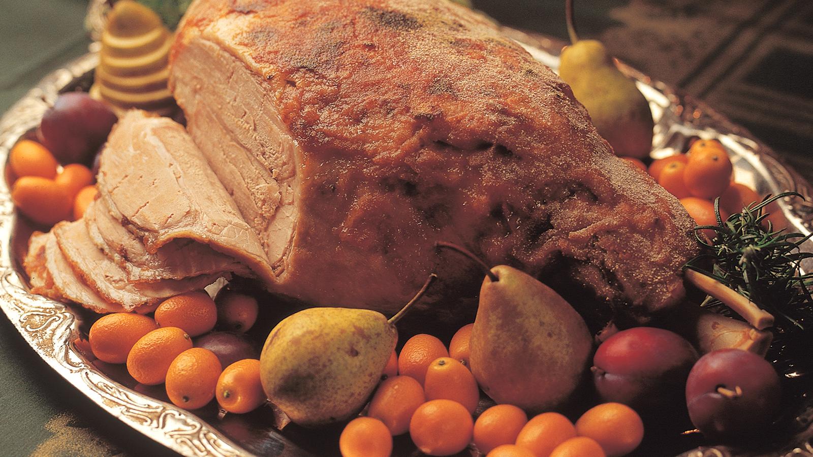 Omenakuorrutettu joulukinkku ja rusinakastike