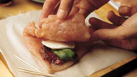 Täytä fileet valitsemallasi täytteellä.