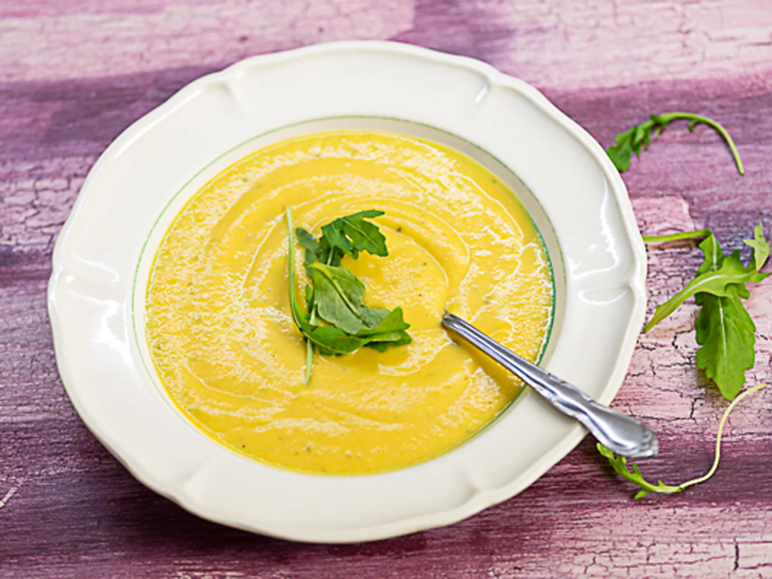 Pehmeä kasvissosekeitto