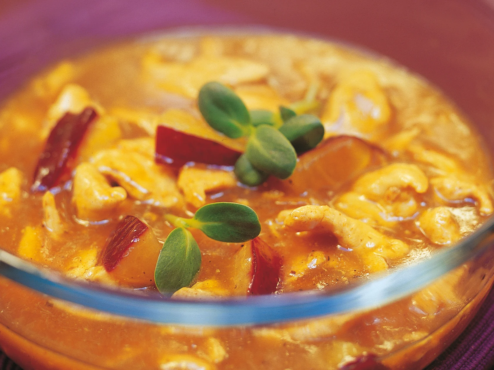 Keltainen broilerikastike