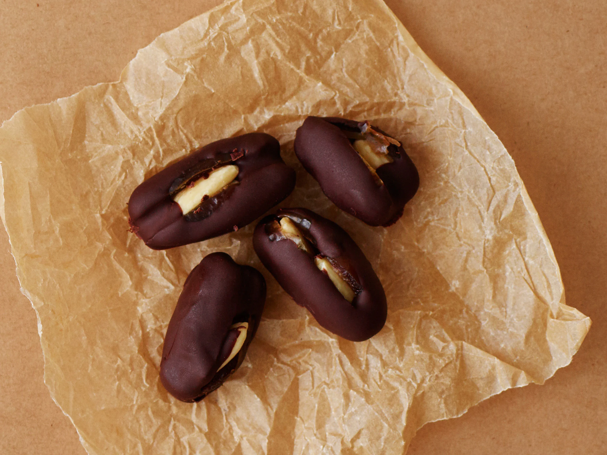 Manteli-raakasuklaataatelit