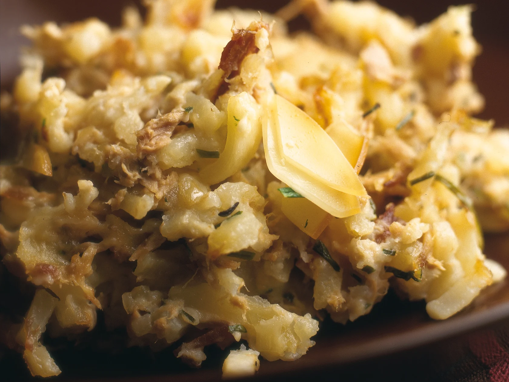 Savujuusto-tonnikalavuoka