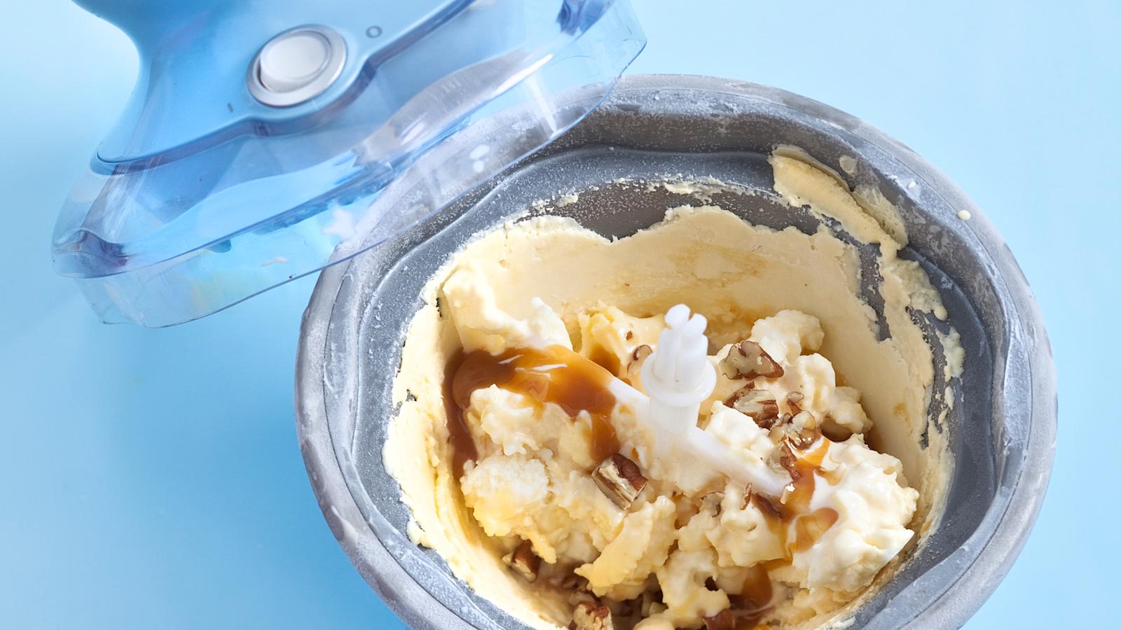 Pekaanipähkinä-kinuskijäätelö jäätelökoneella