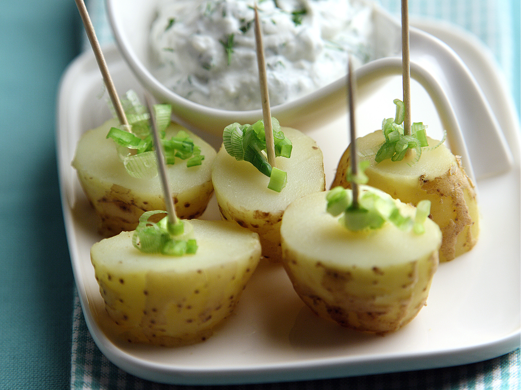 Dippiperunat ja piparjuurikastike