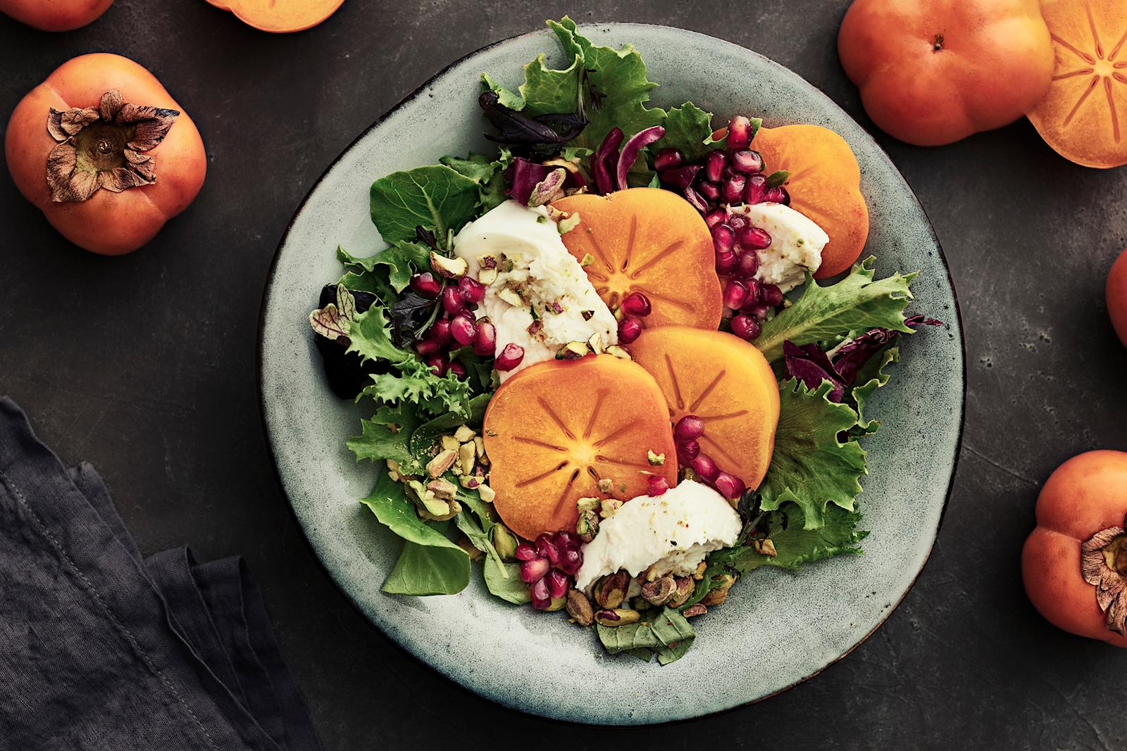 Persimon-mozzarellasalaatti