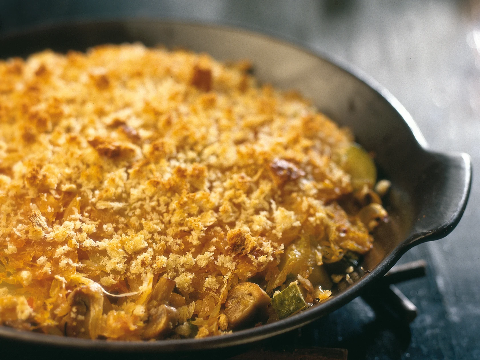 Herkkusieniä ja hapankaalia