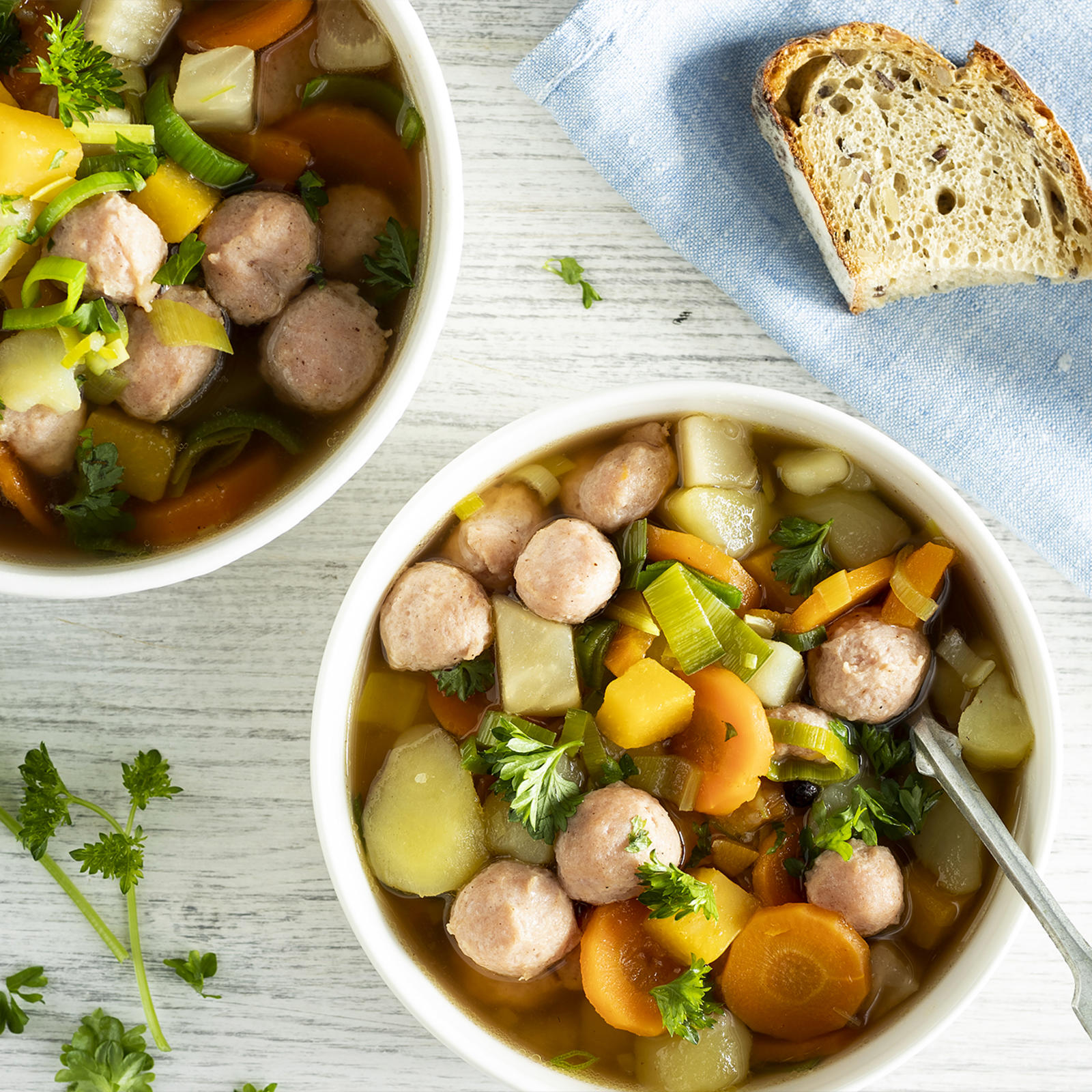 Perinteinen siskonmakkarakeitto