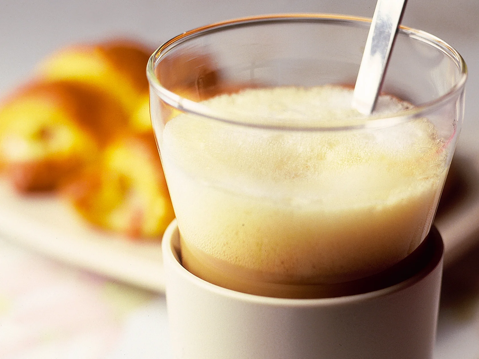 Mausteinen maitokahvi