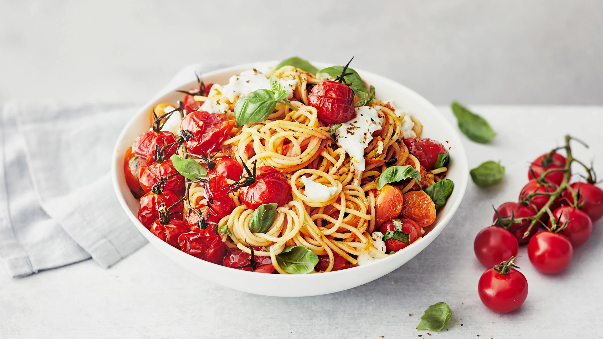 Burrata- ja tomaattispagetti