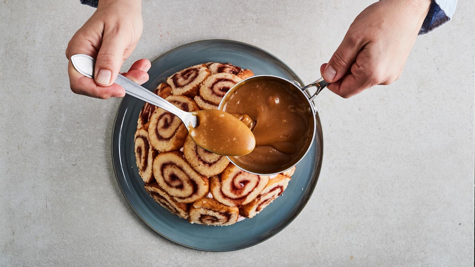 Mansikkainen Charlotte russe vaihe 4