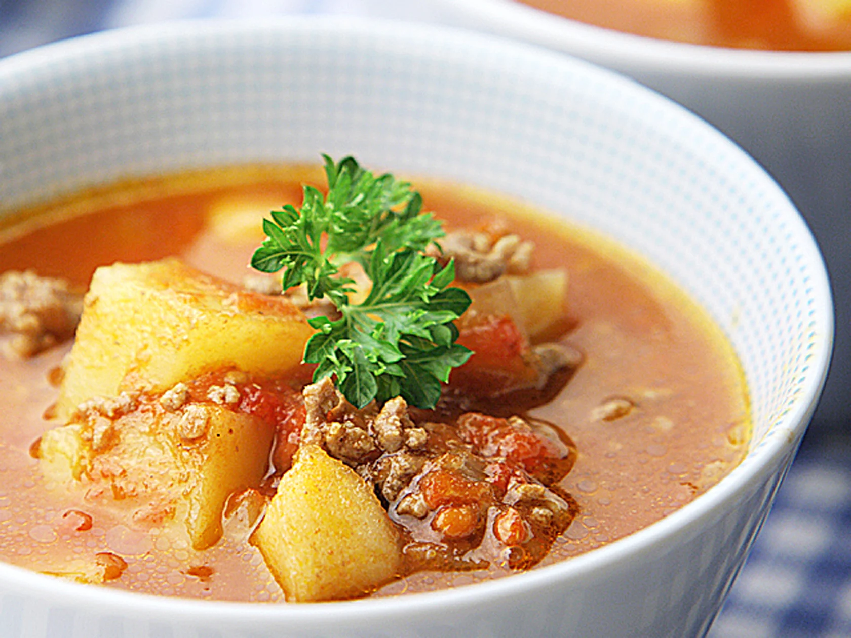 Sakea jauheliha-currykeitto