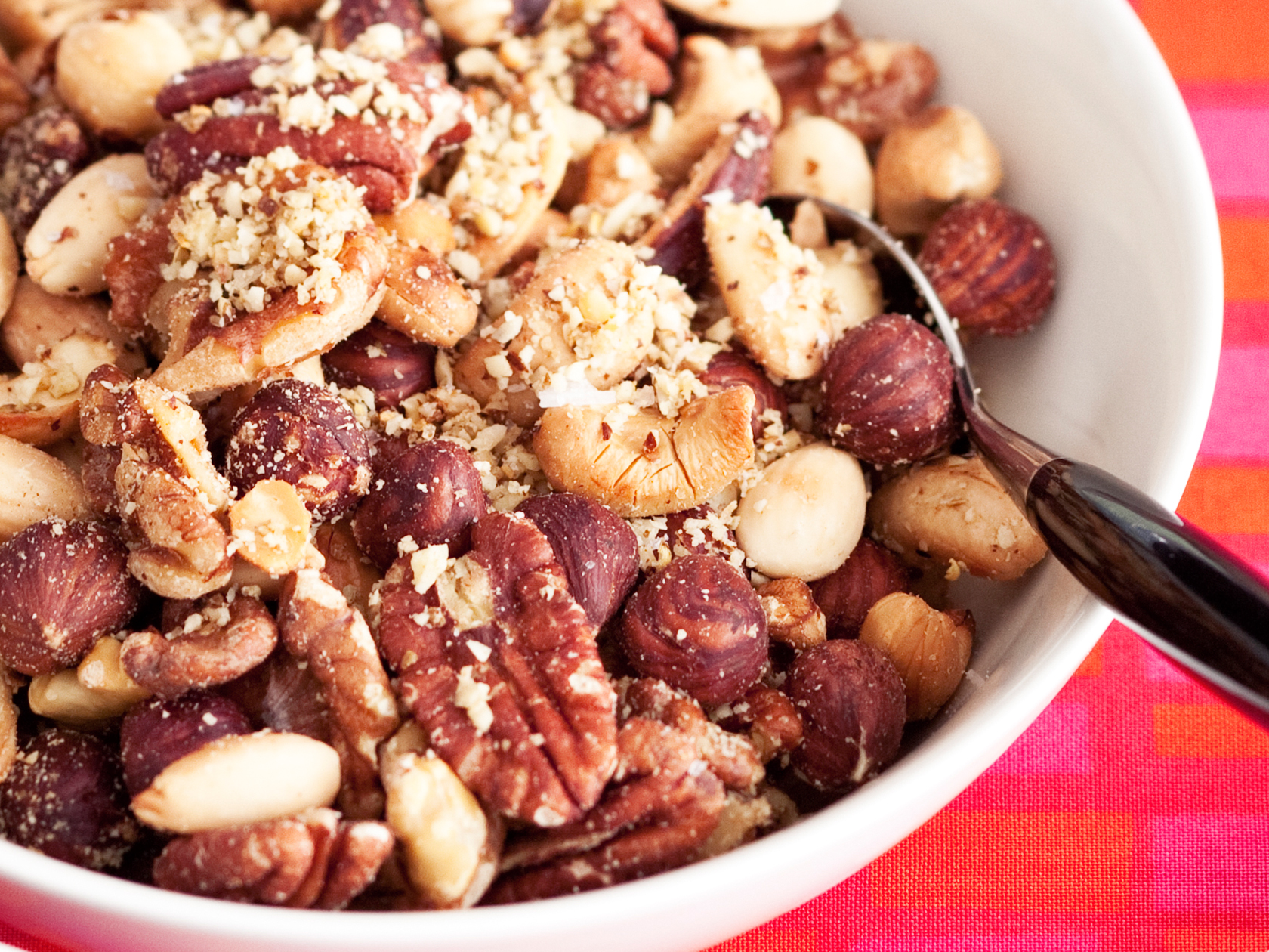 Maustetut pähkinät