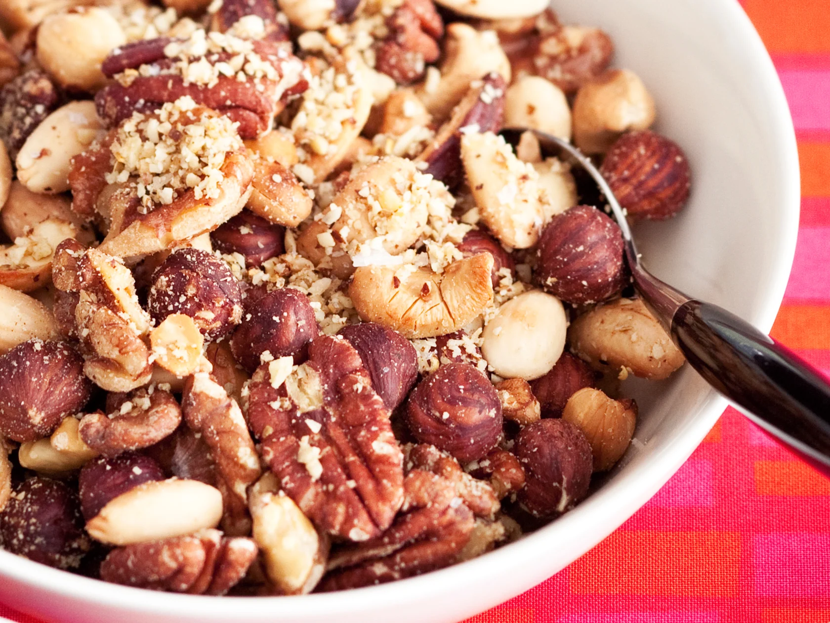 Maustetut pähkinät