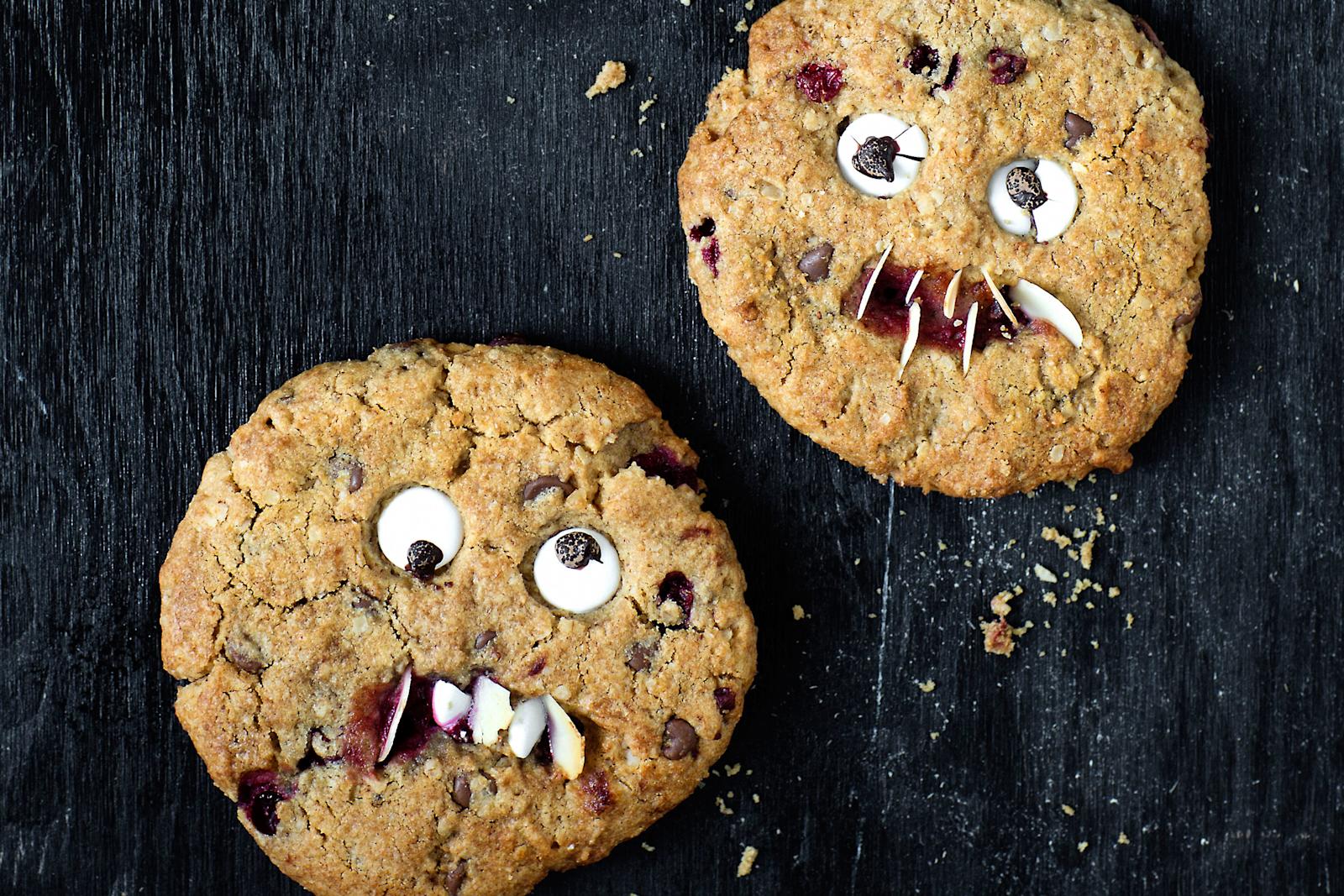 Suklaa-puolukkakeksit