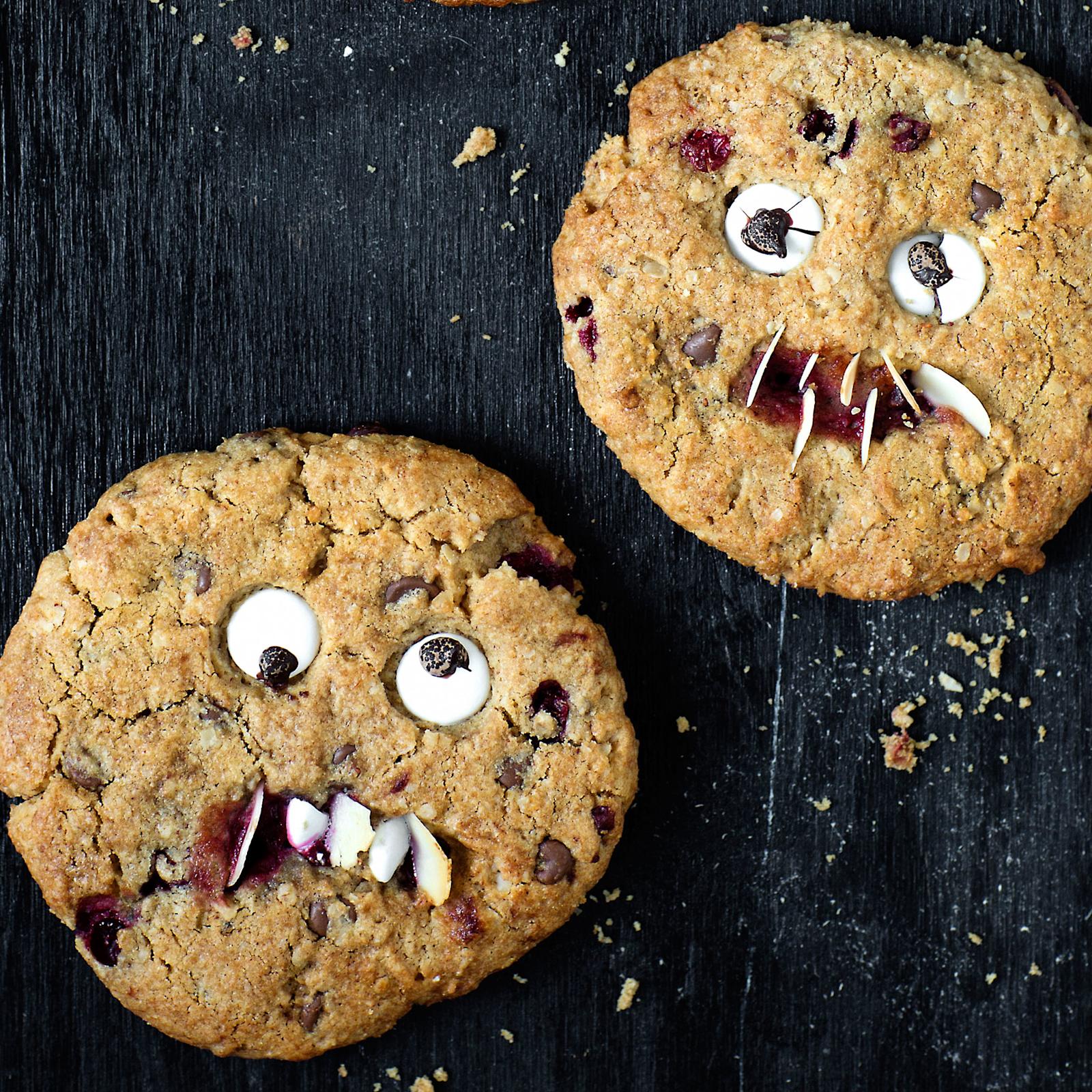 Suklaa-puolukkakeksit