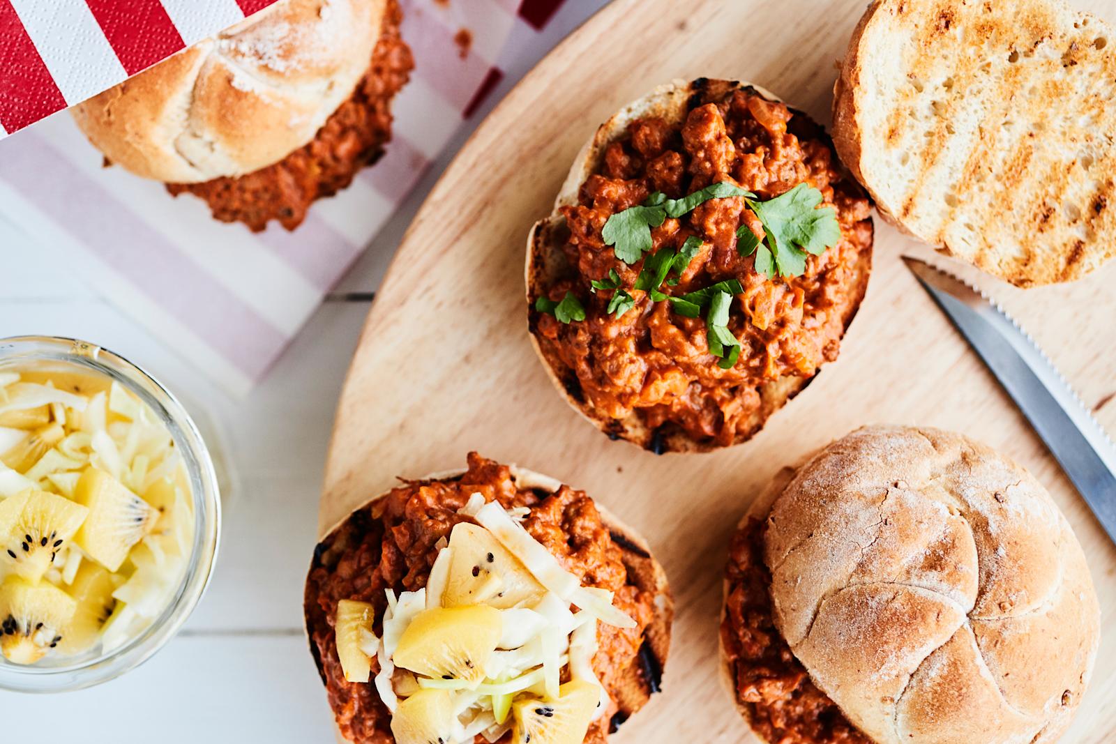 Sloppy Joe ja kaali-kiivisalaatti