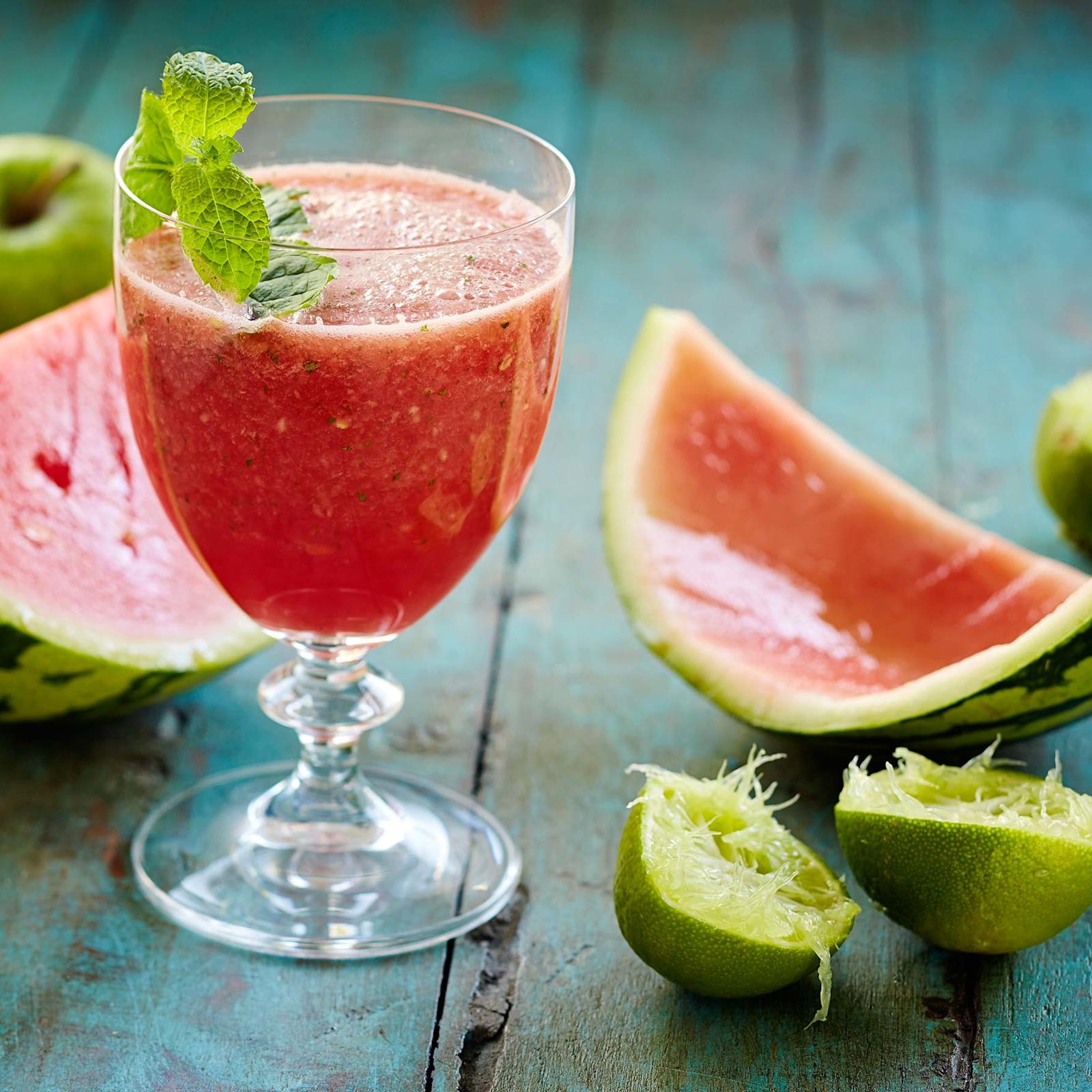 Vesimeloni-omenajuoma