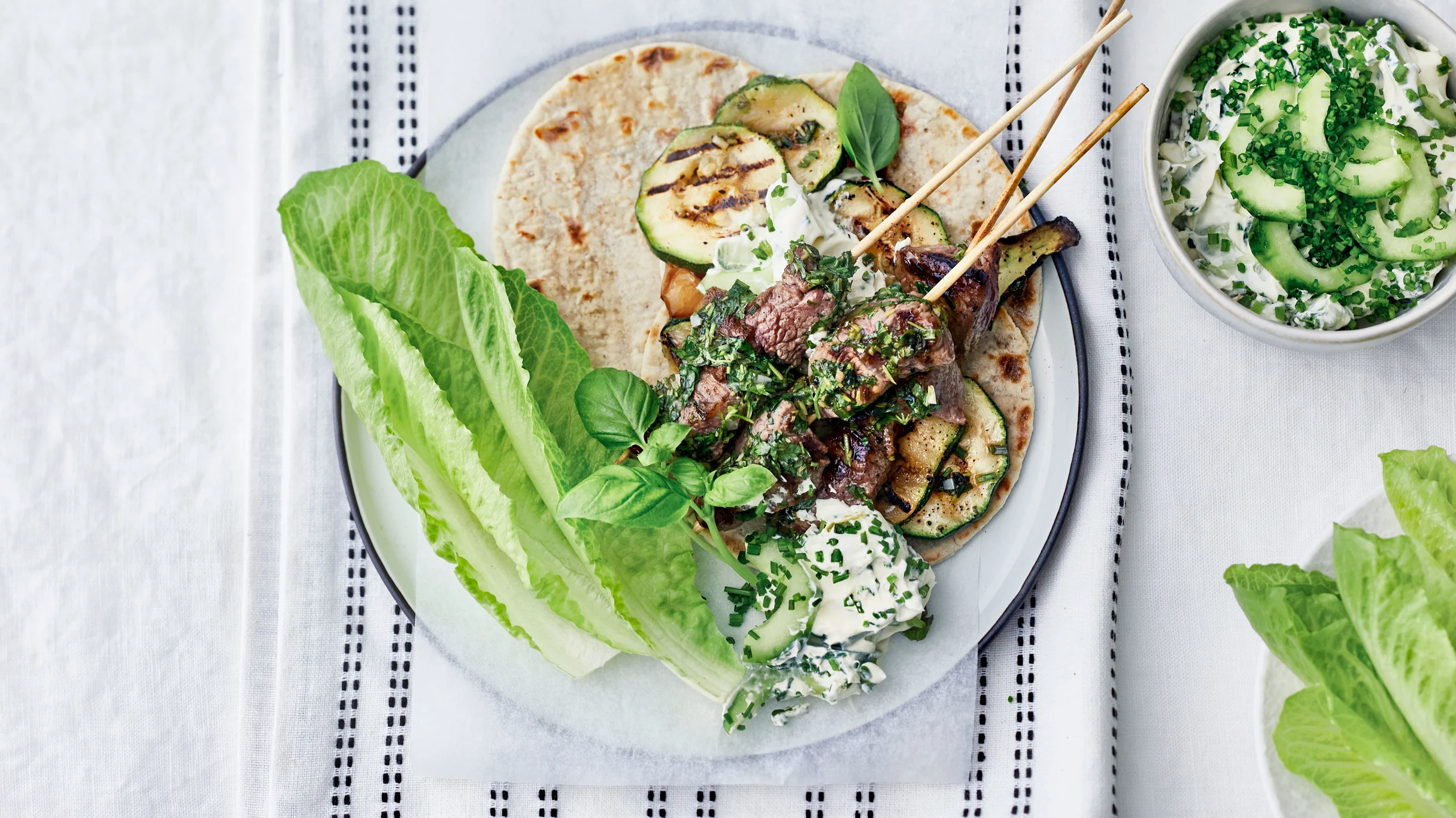 Karitsavartaat ja kurkkujogurtti