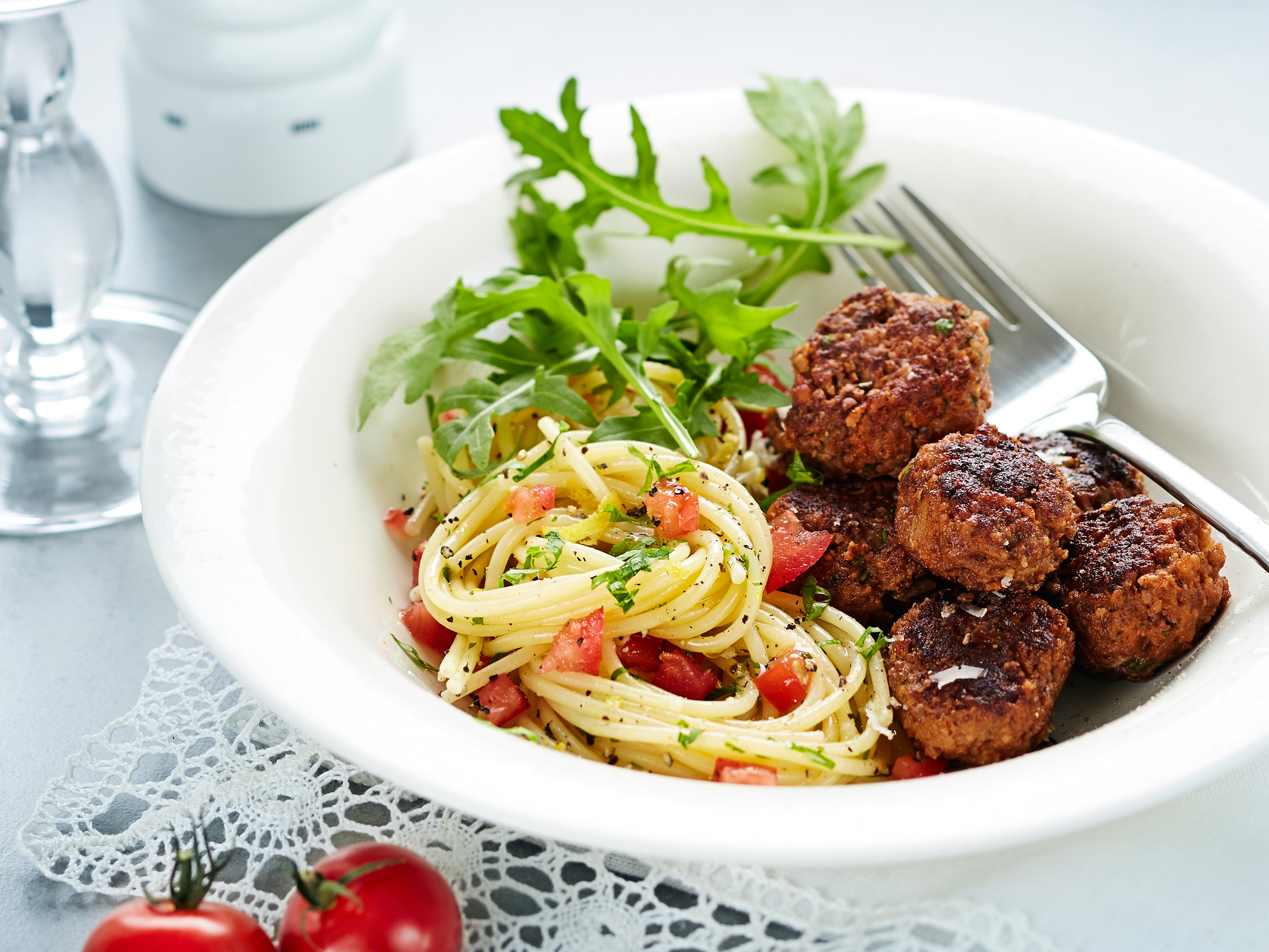 Helpot pestolihapullat