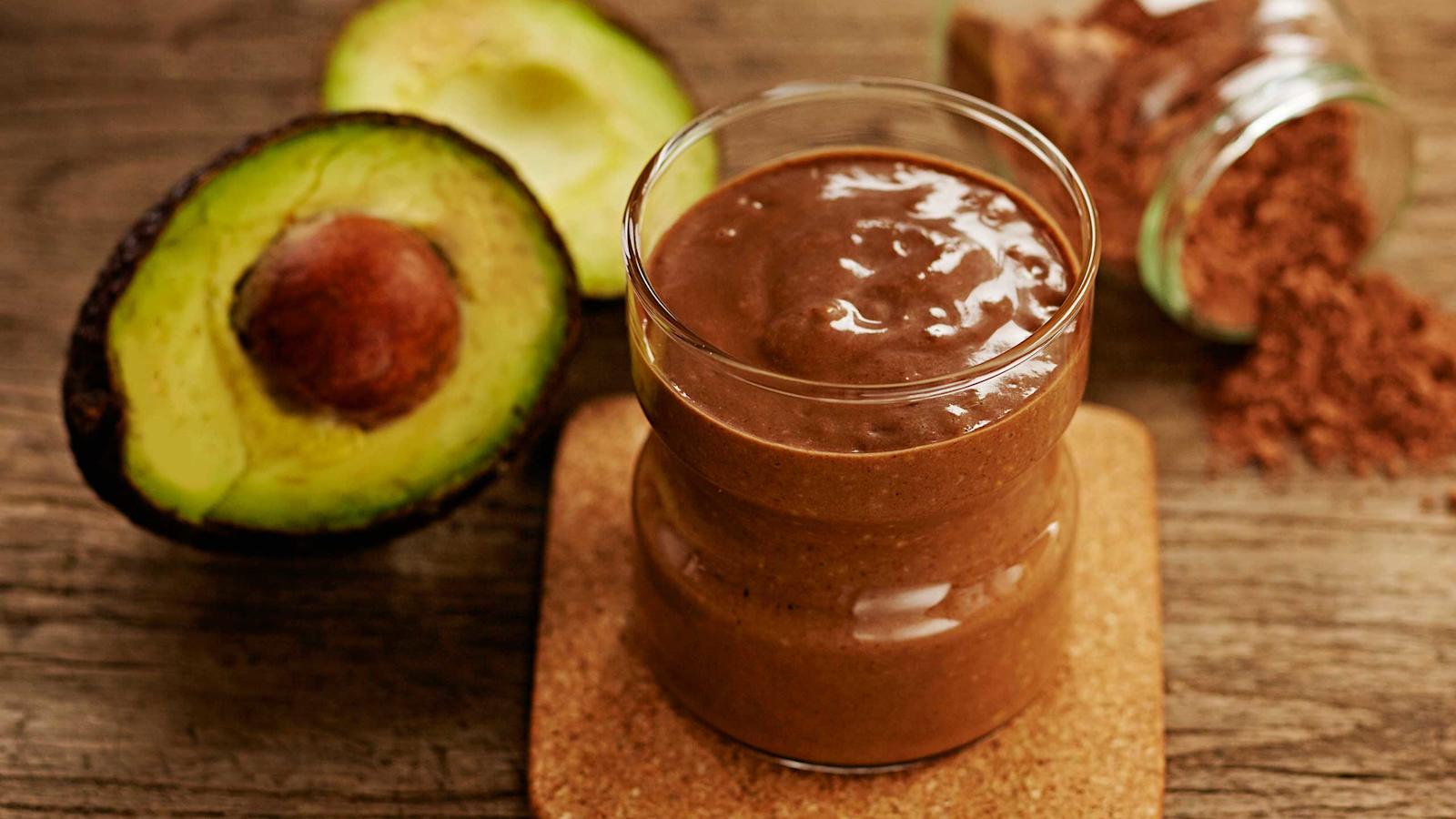 Avokado-raakakaakaosmoothie