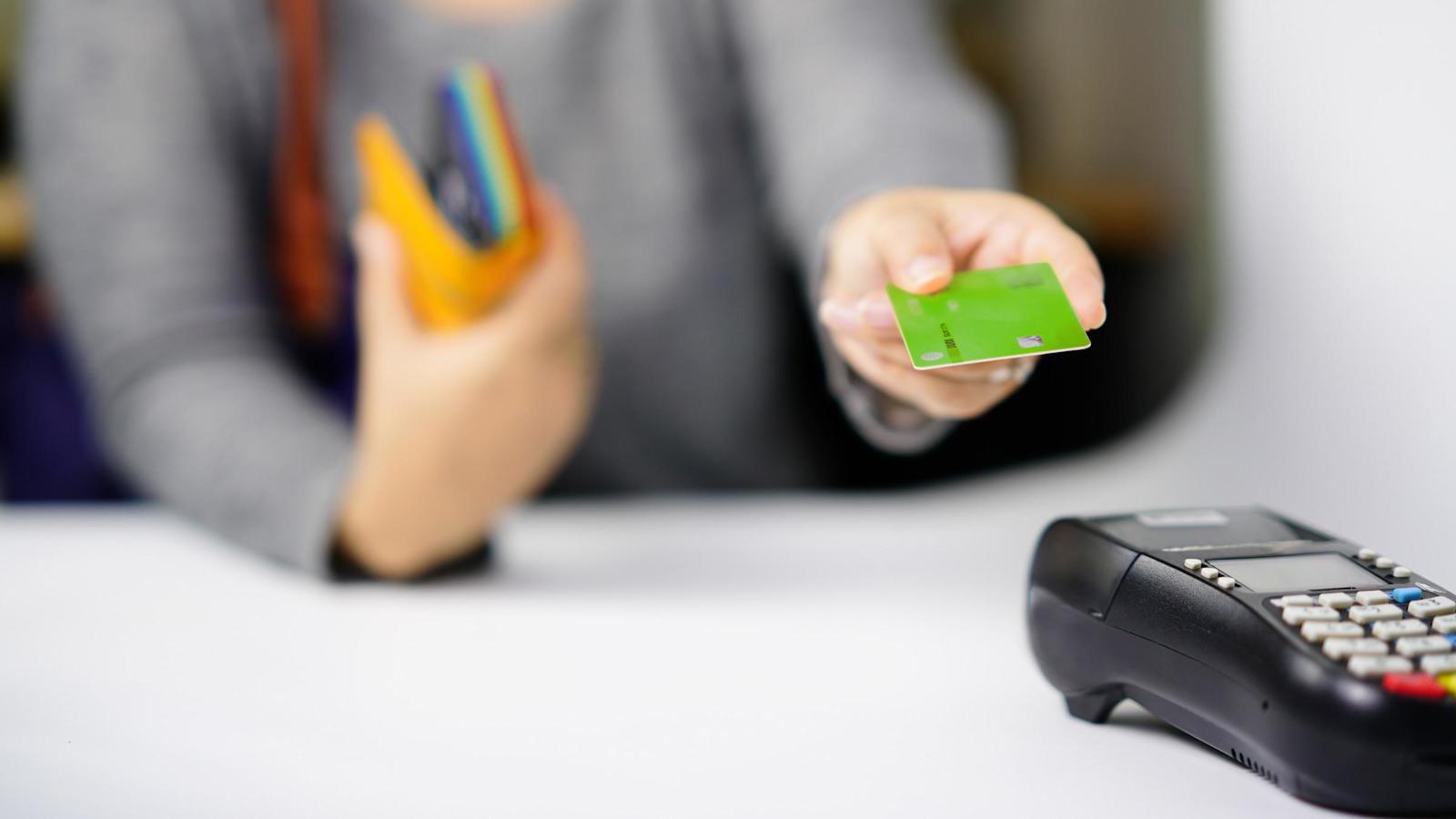 Pieni, toistuva nipsaisu kortilta ei useinkaan tunnu, mutta aikaa myöten se näkyy kelpo summana.