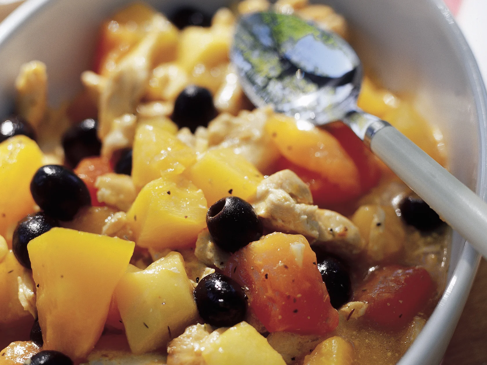 Värikäs hedelmä-broileripata