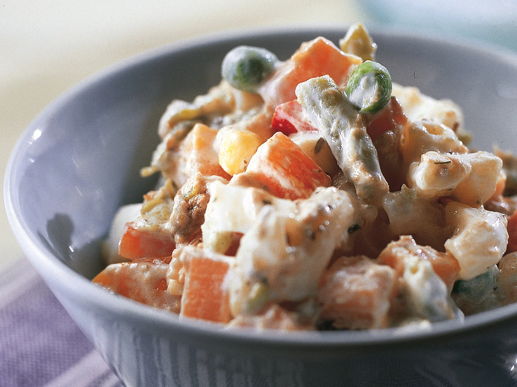 Tonnikala-makaronisalaatti