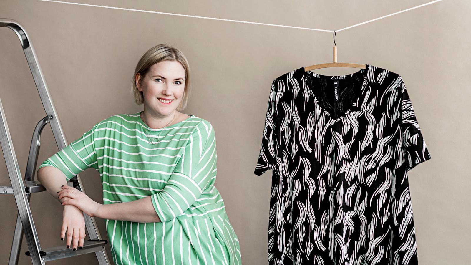 Neulomon suunnittelija Anna Huoviala korostaa tunteen merkitystä oikean mekon löytymisessä.