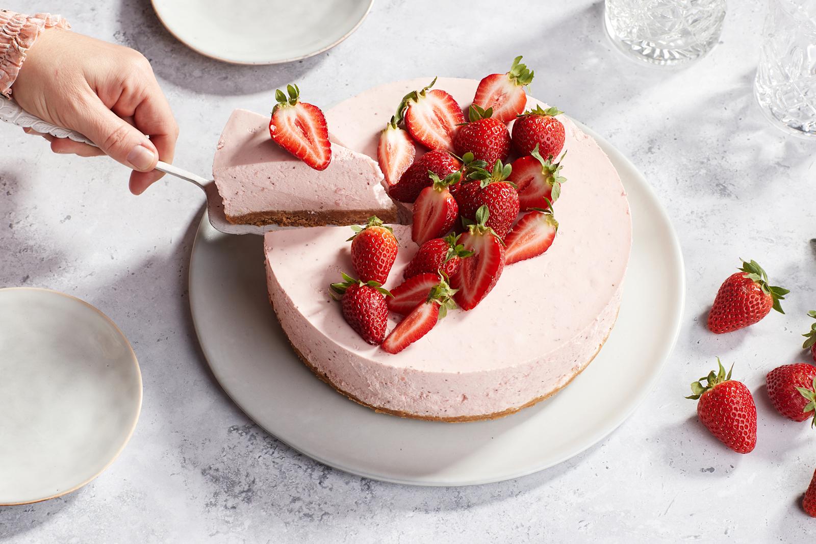 Gluteeniton mansikkajuustokakku