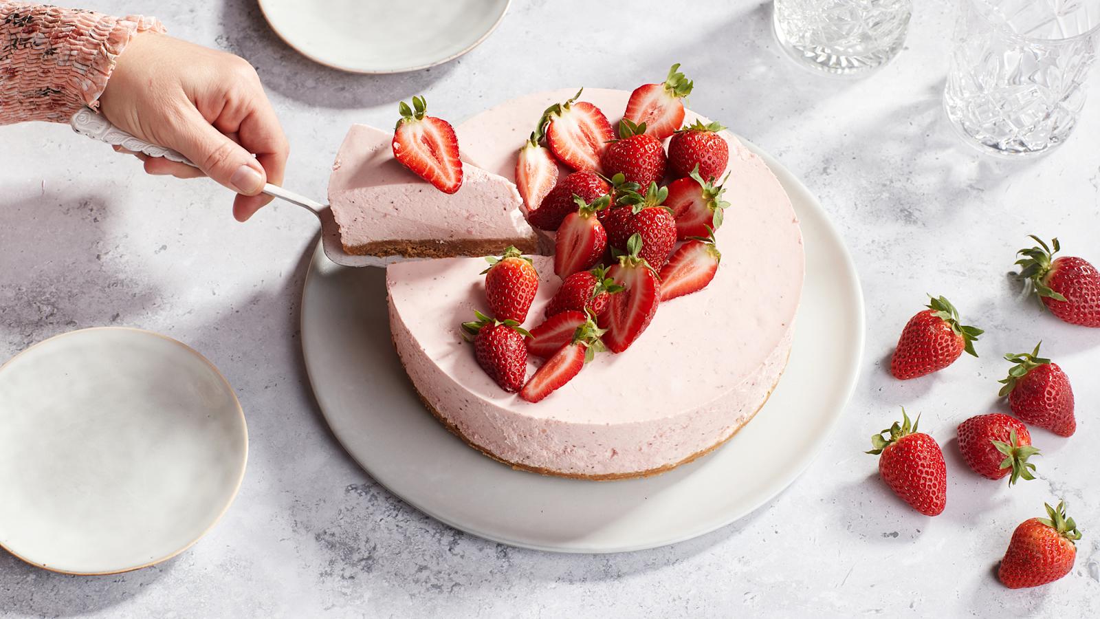 Gluteeniton mansikkajuustokakku