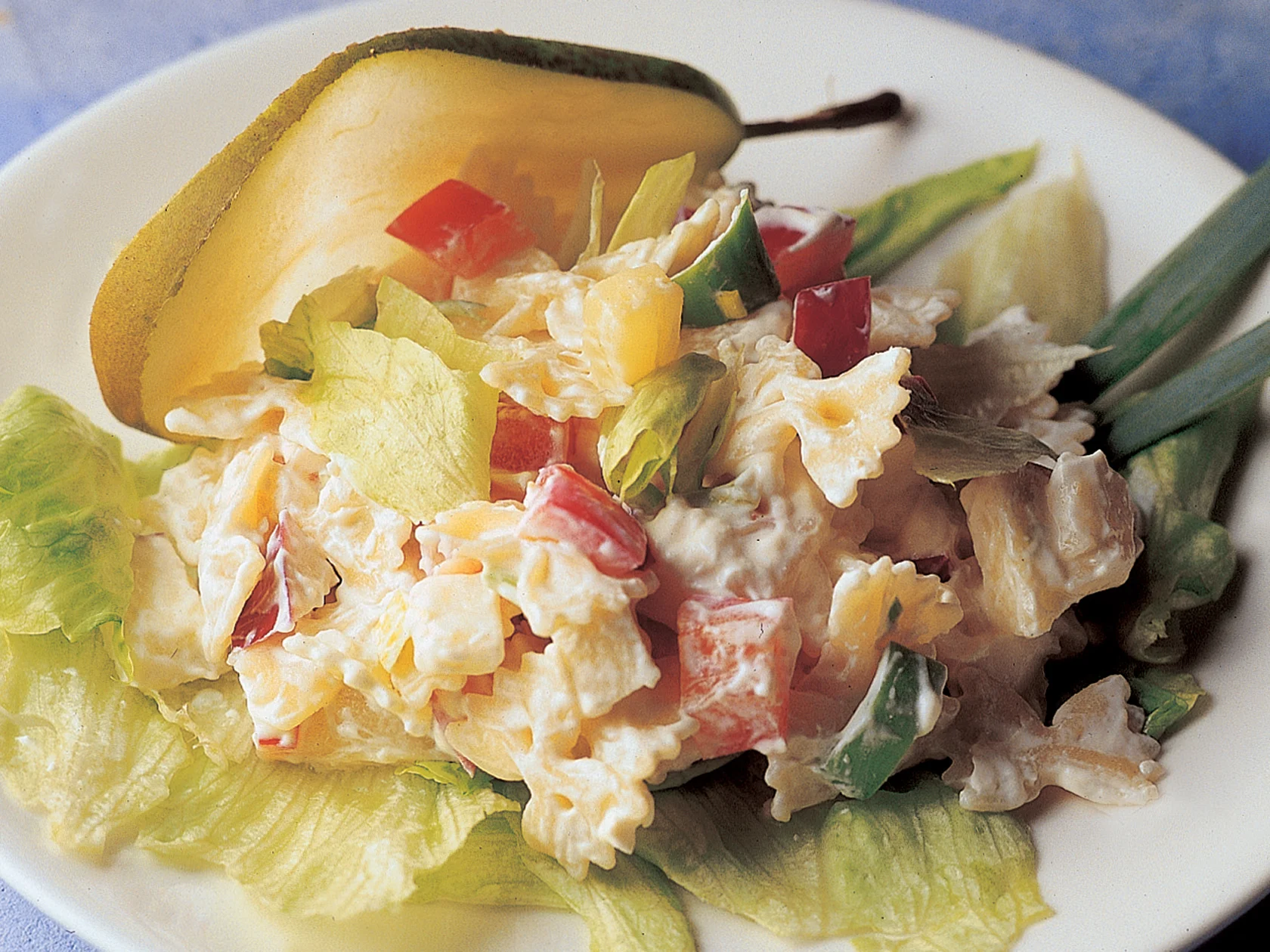 Raikas pastasalaatti