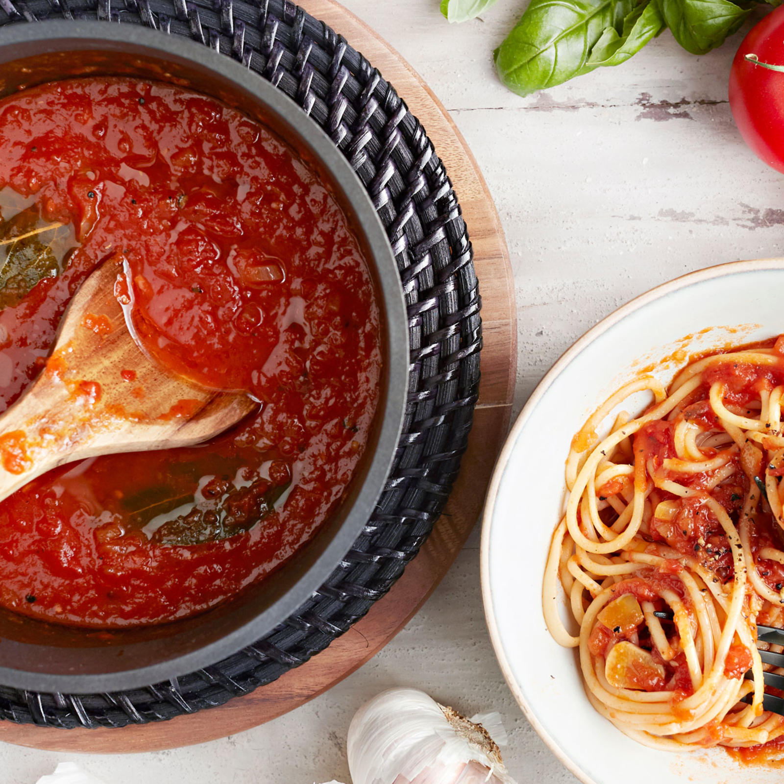 Helppo tomaattikastike