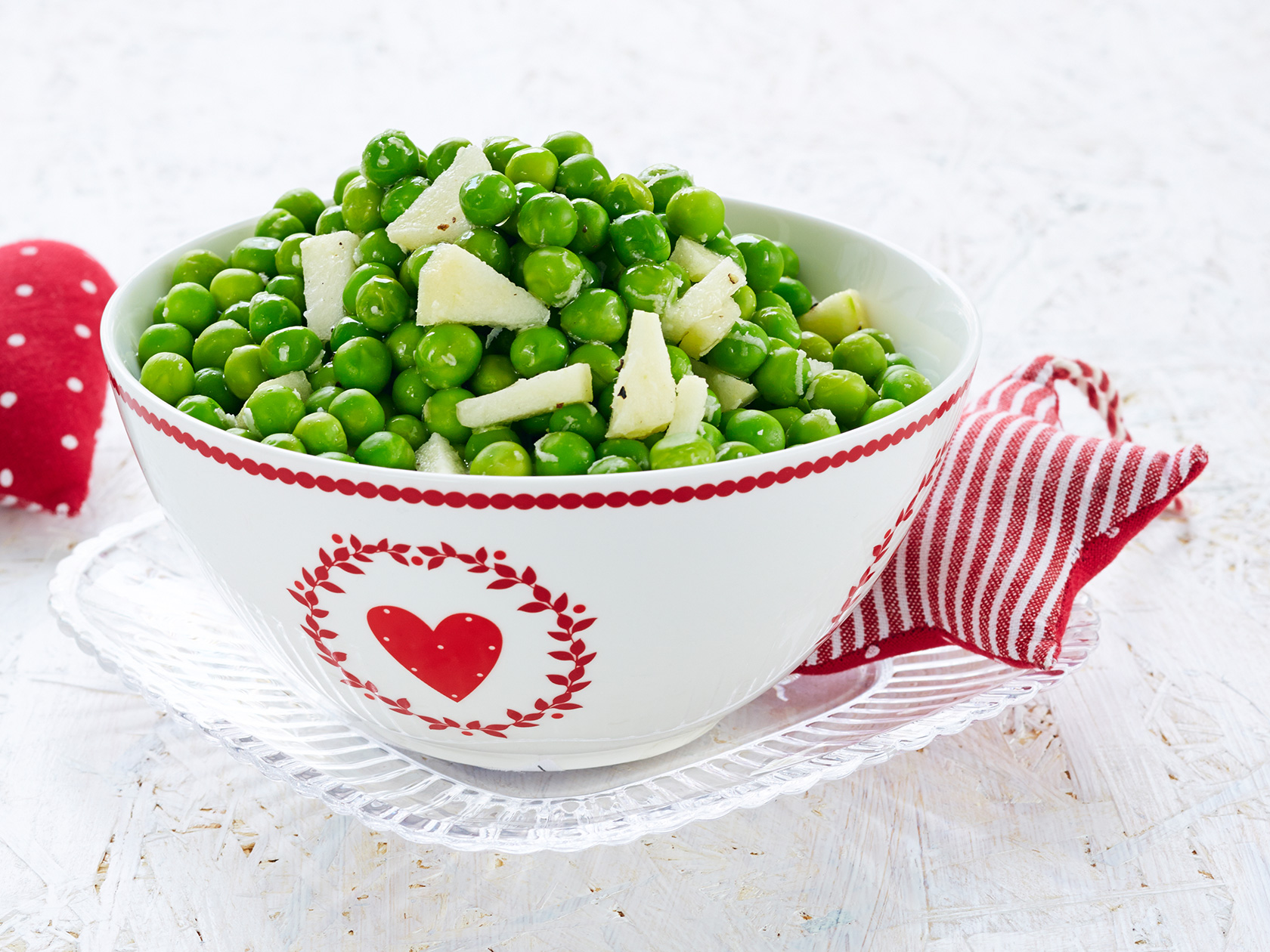 Piparjuurimarinoidut herneet