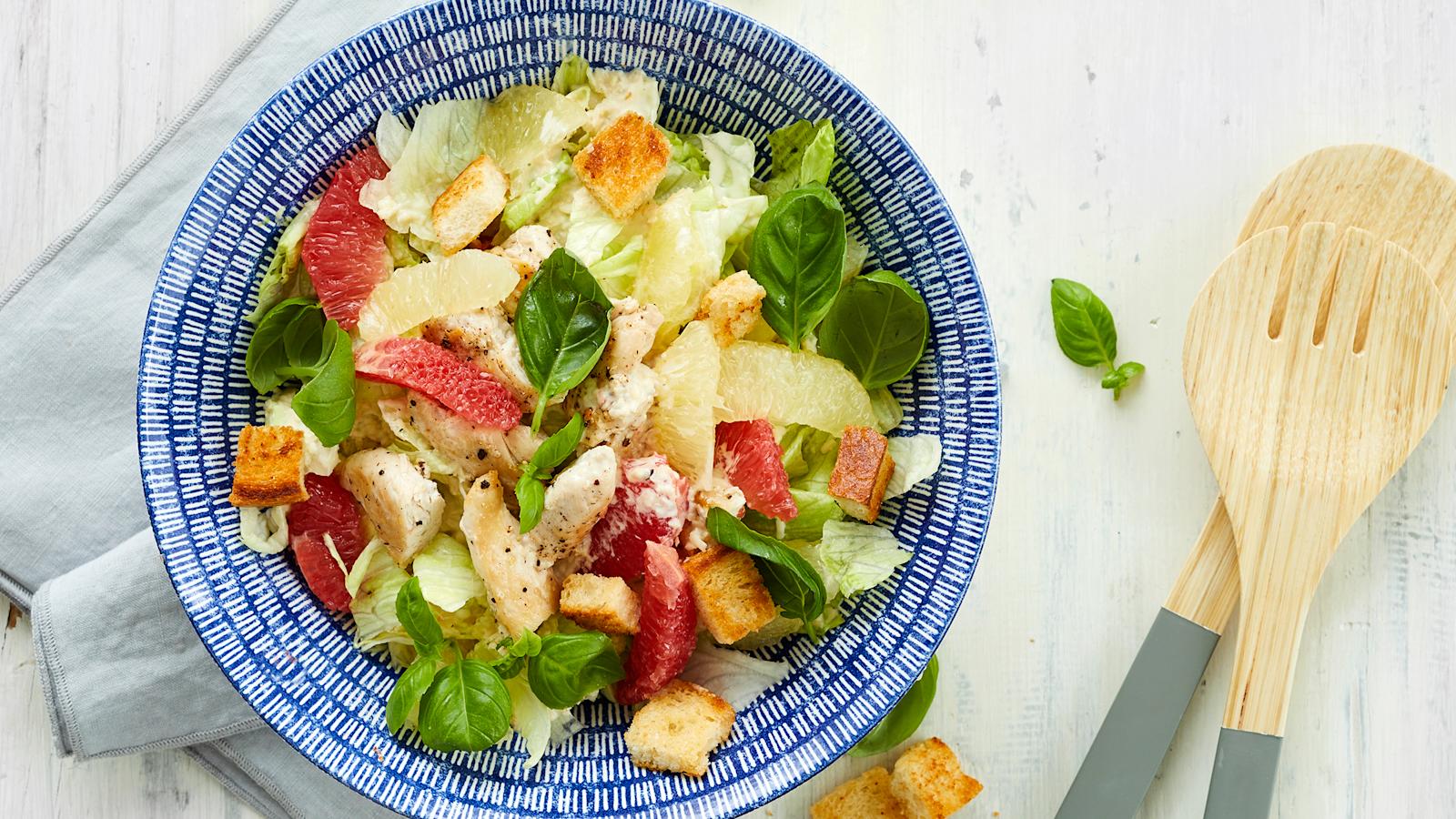 Greippi-broilericaesarsalaatti