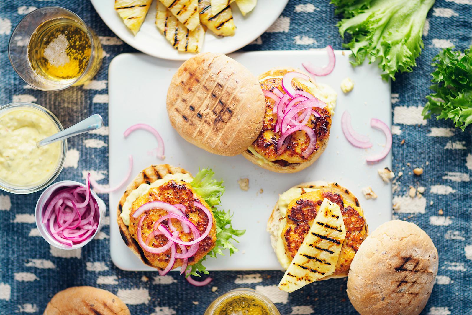 Broileriburgerit ja hampurilaiskastike