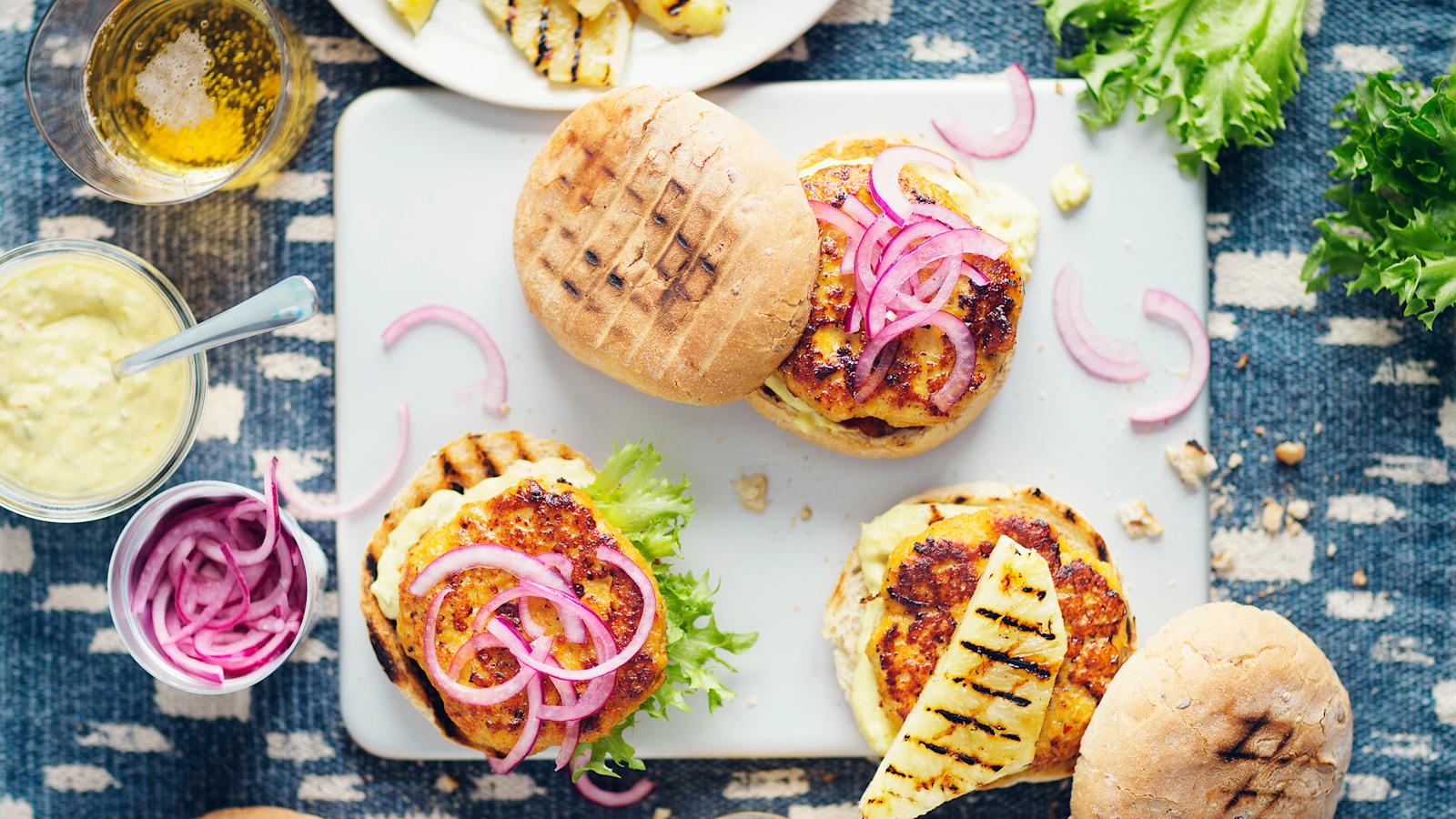 Broileriburgerit ja hampurilaiskastike