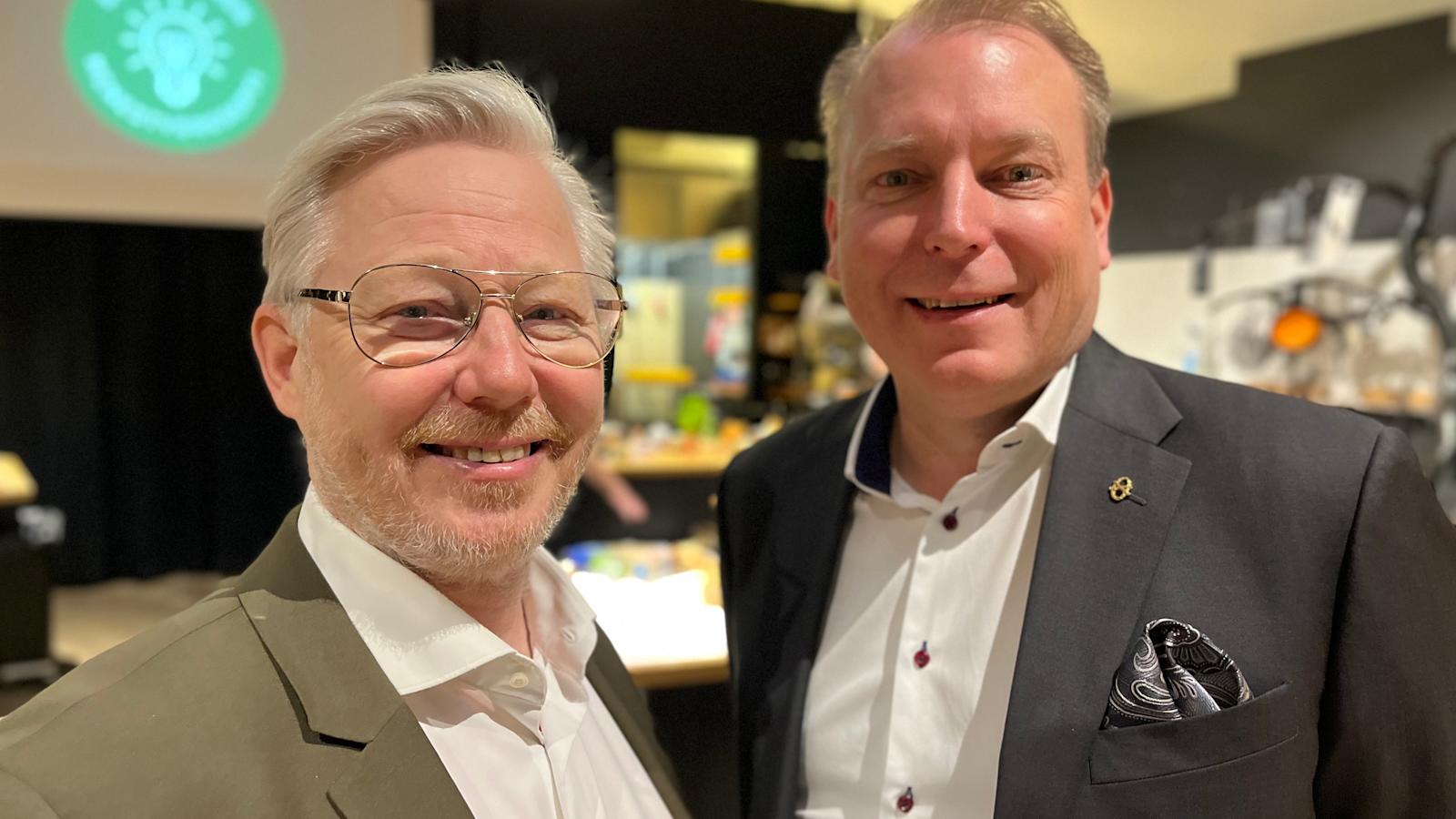Jyrki Sukula (vas.) ja Sampo Päällysaho kuuluivat kisan tuomaristoon. ”Uskon, että näillä tuotteilla on vaikutusta koko toimialaan, vaikka isoja yrityksiä ei ollutkaan mukana”, Sukula mietti.