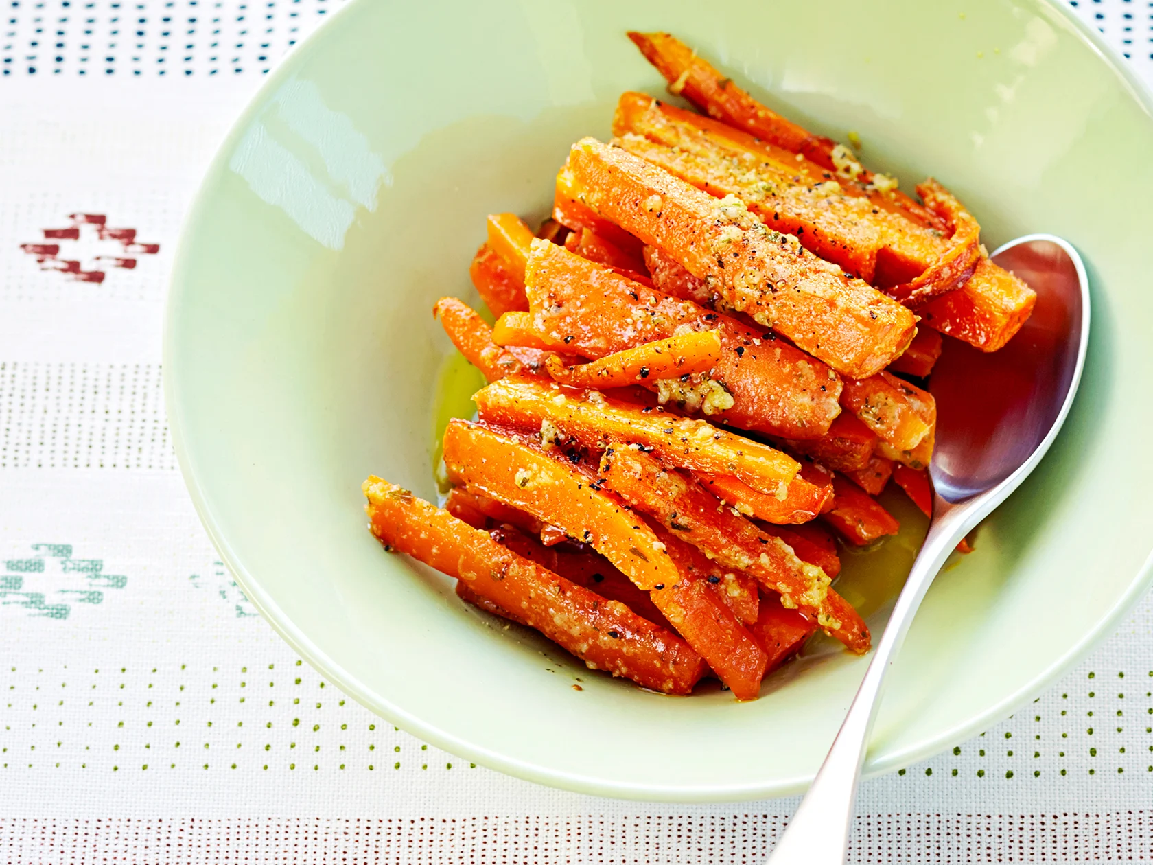 Juustoiset rakuunaporkkanat