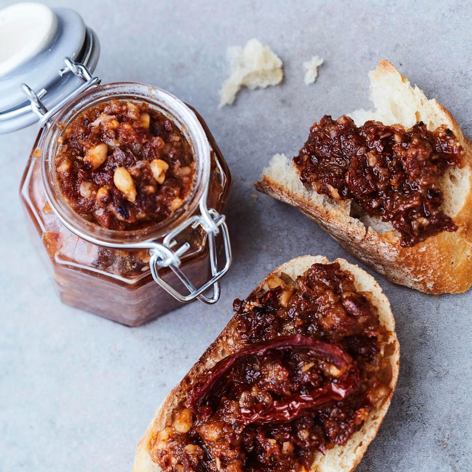 Pesto aurinkokuivatuista tomaateista