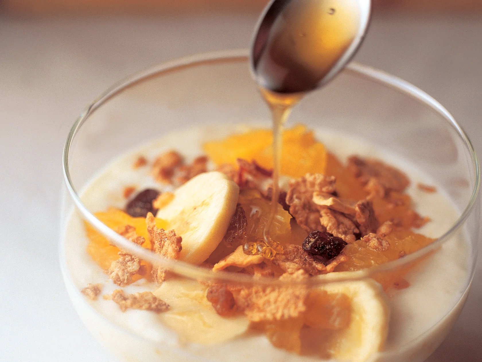 Hedelmä-myslijogurtti