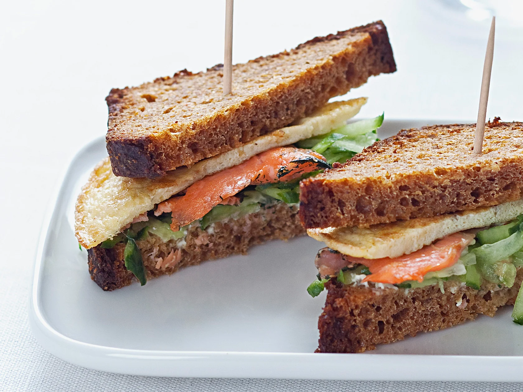 Graavilohi-munakassandwichit