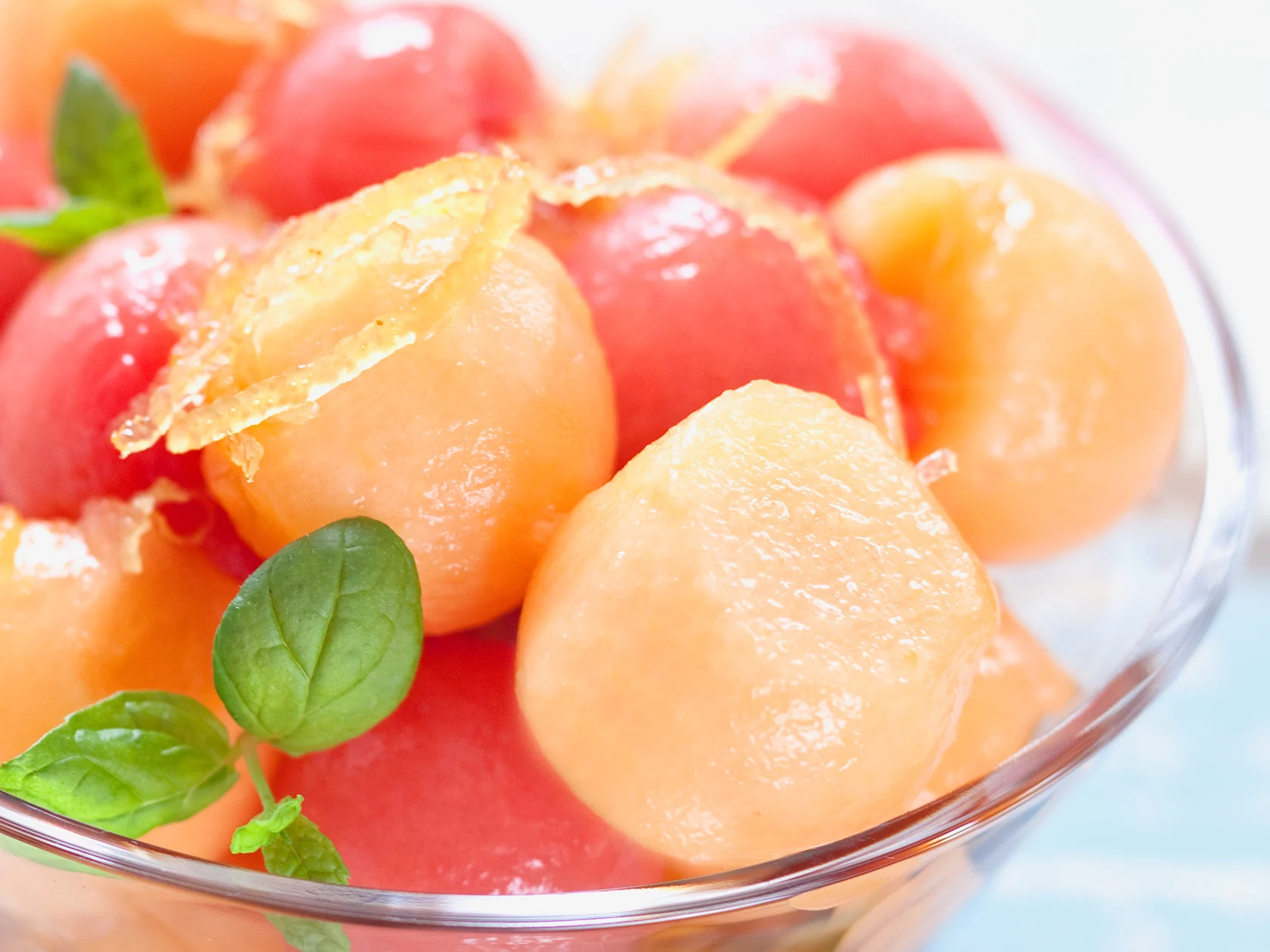 Sitrusmarinoitu melonisalaatti